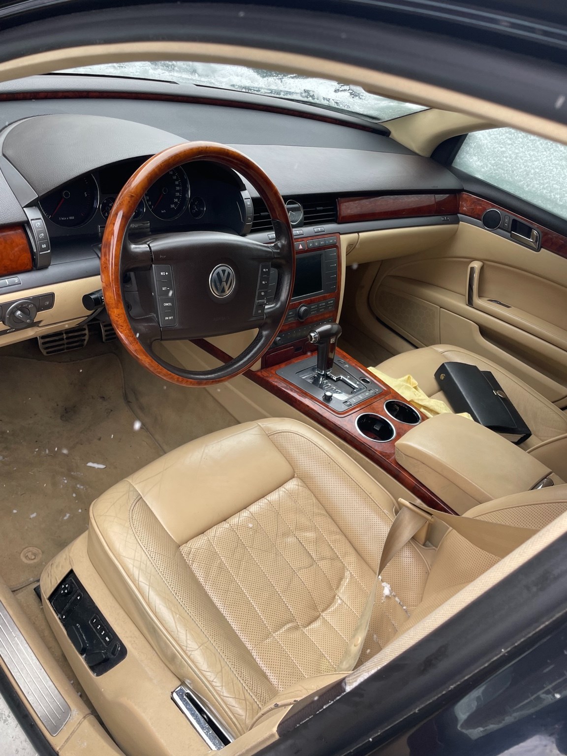 VW Phaeton 3.0 TDi V6 4Motion-image-9