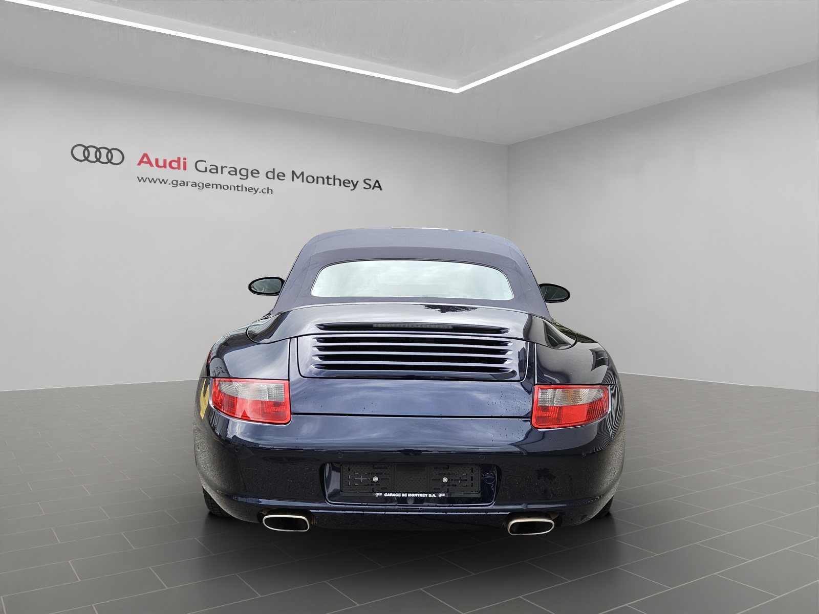 PORSCHE 911 Cabrio Carrera 4-image-4