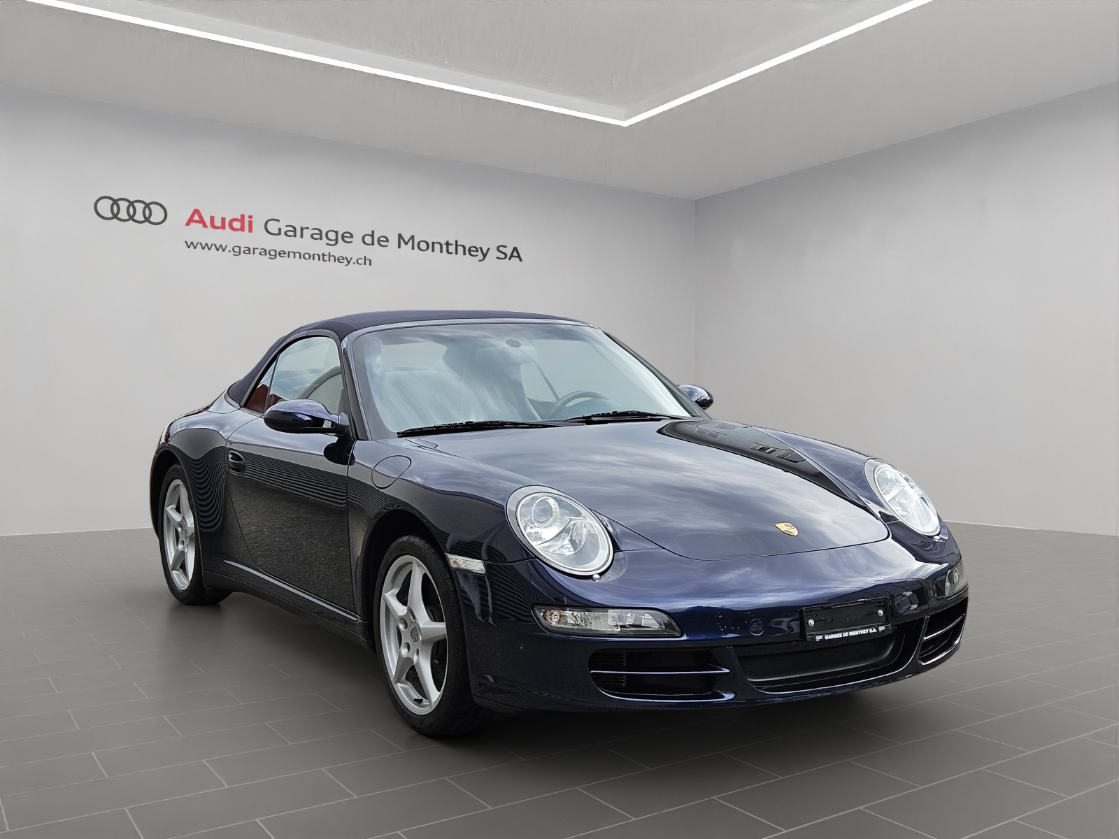 PORSCHE 911 Cabrio Carrera 4-image-2