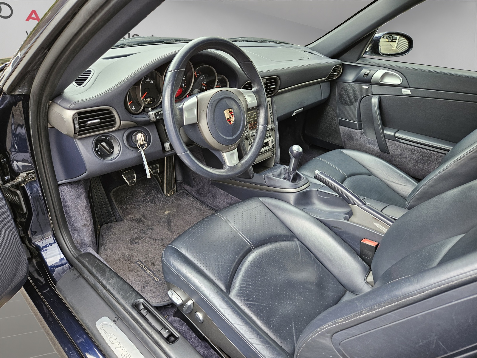 PORSCHE 911 Cabrio Carrera 4-image-7
