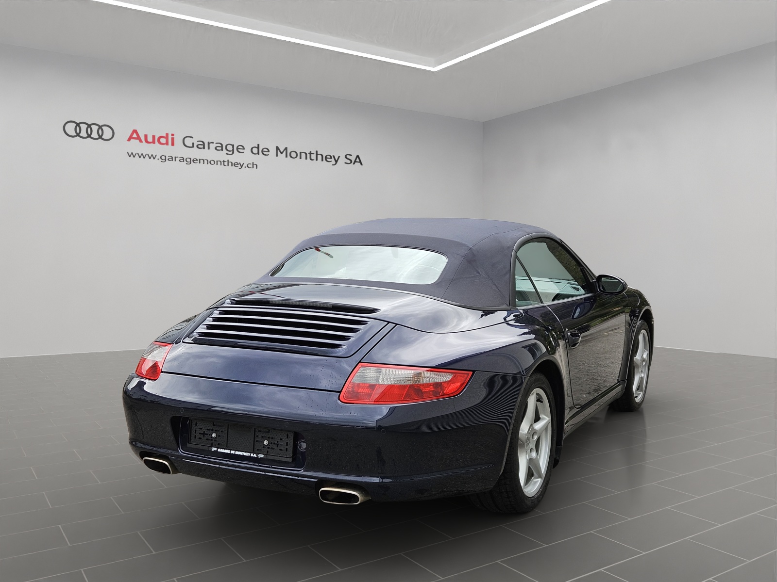 PORSCHE 911 Cabrio Carrera 4-image-3