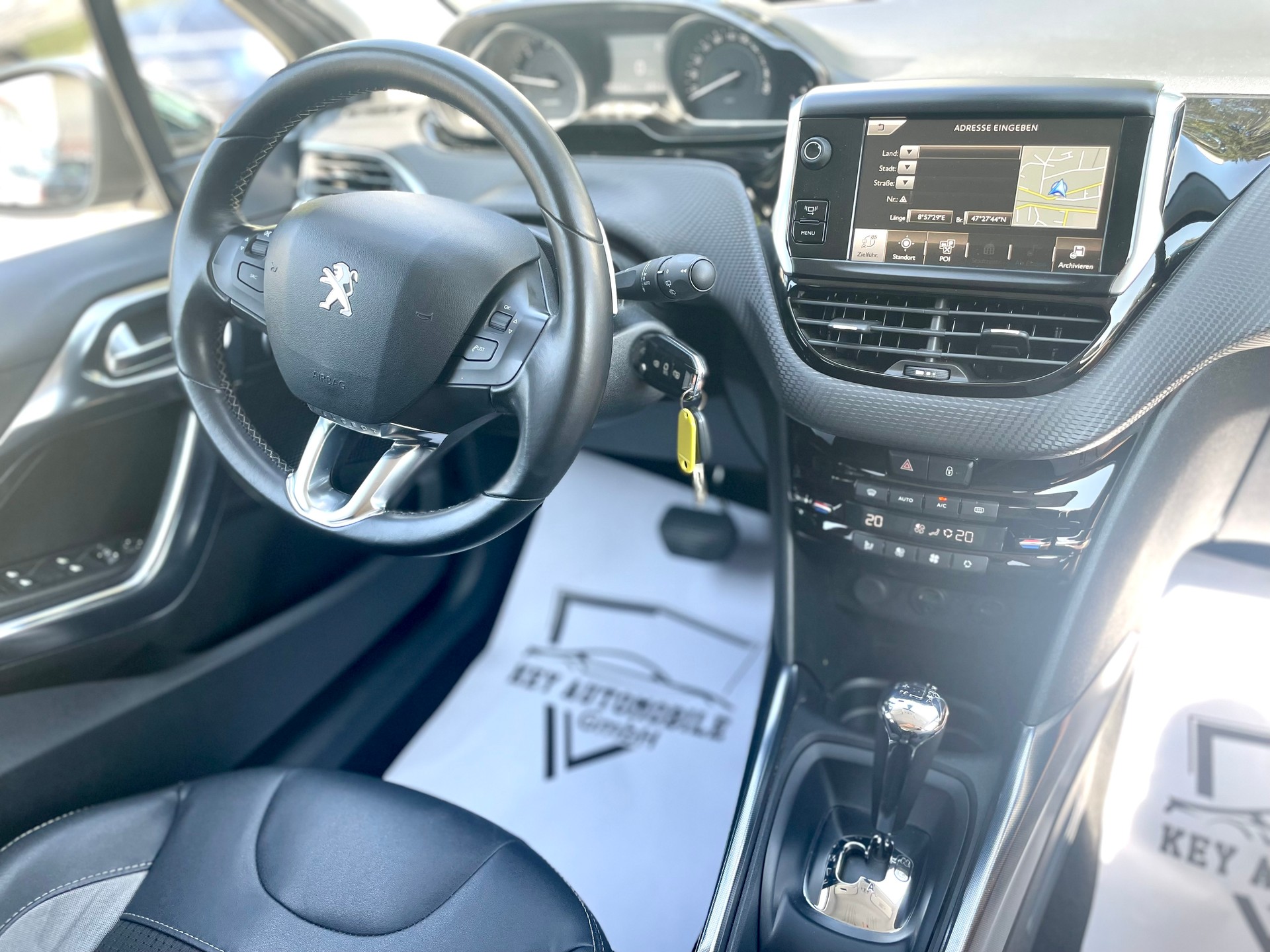PEUGEOT 2008 1.6 e-HDi Allure EGS6-image-8