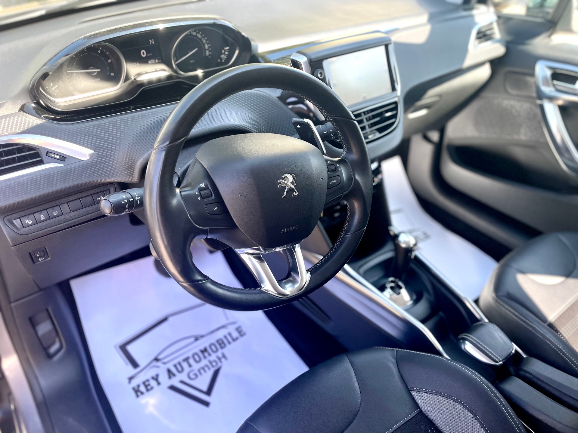 PEUGEOT 2008 1.6 e-HDi Allure EGS6-image-6
