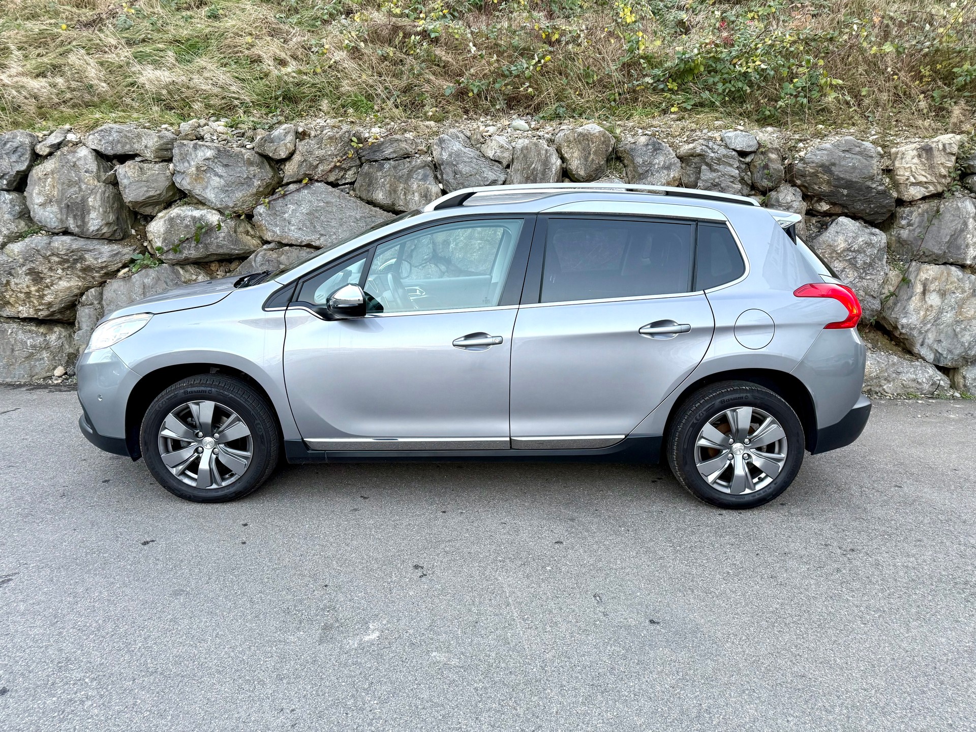 PEUGEOT 2008 1.6 e-HDi Allure EGS6-image-4