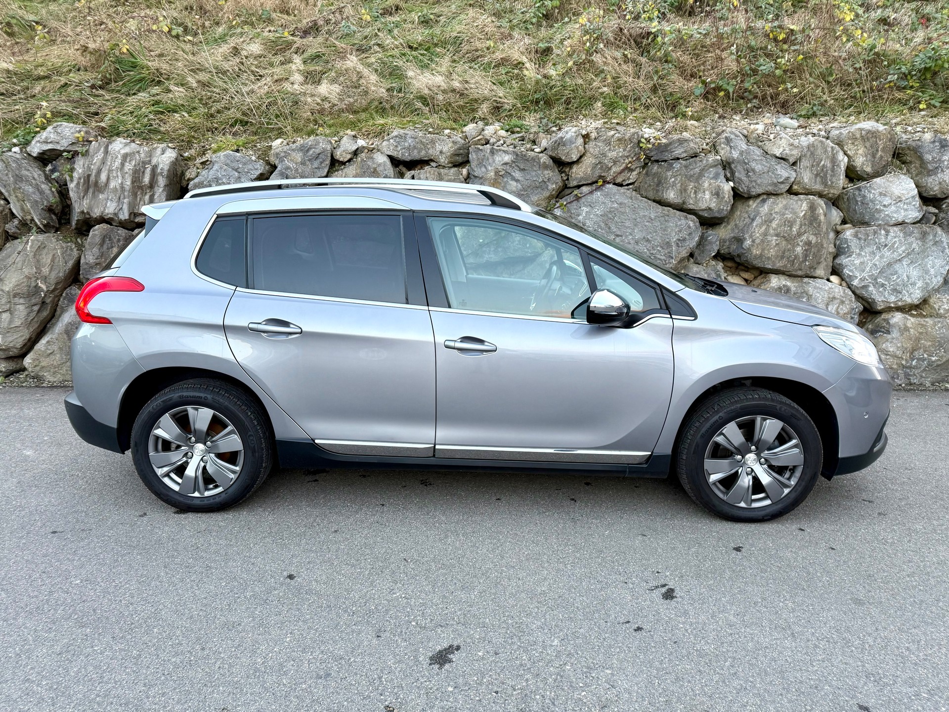 PEUGEOT 2008 1.6 e-HDi Allure EGS6-image-5