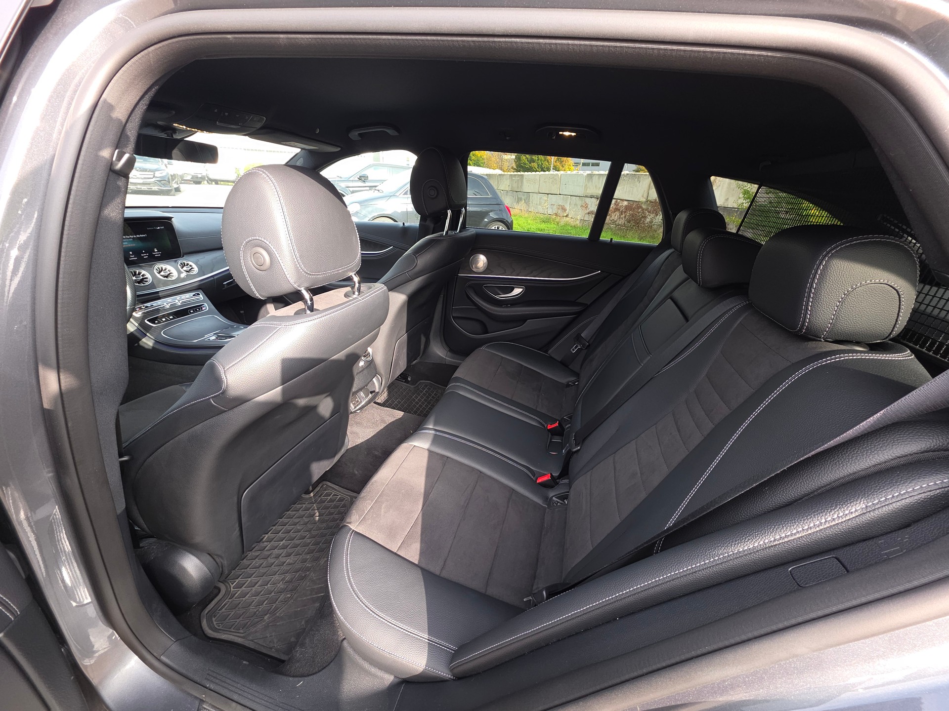 MERCEDES-BENZ E 220 d T AMG Line 4Matic 9G-Tronic-image-7