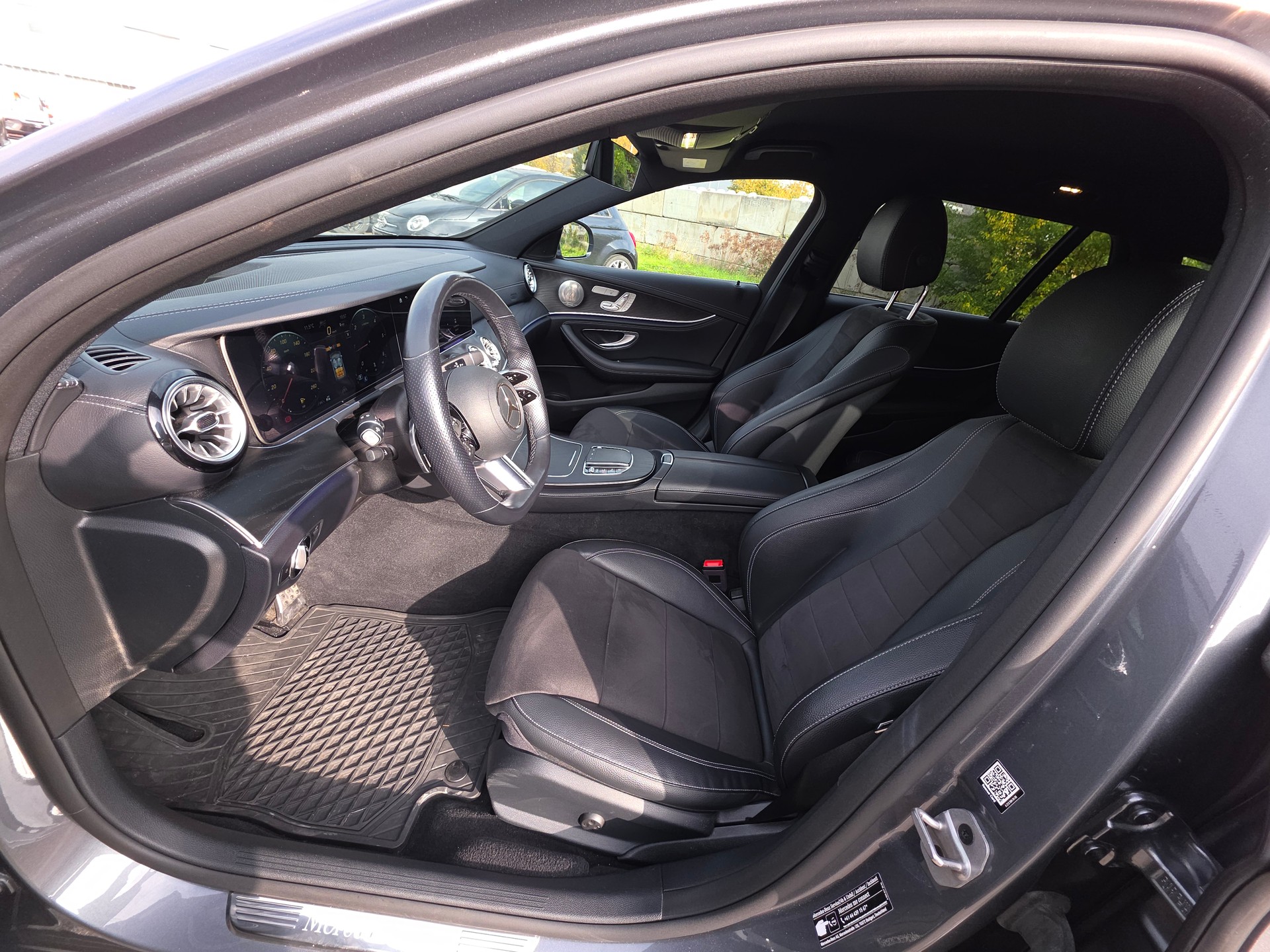 MERCEDES-BENZ E 220 d T AMG Line 4Matic 9G-Tronic-image-6