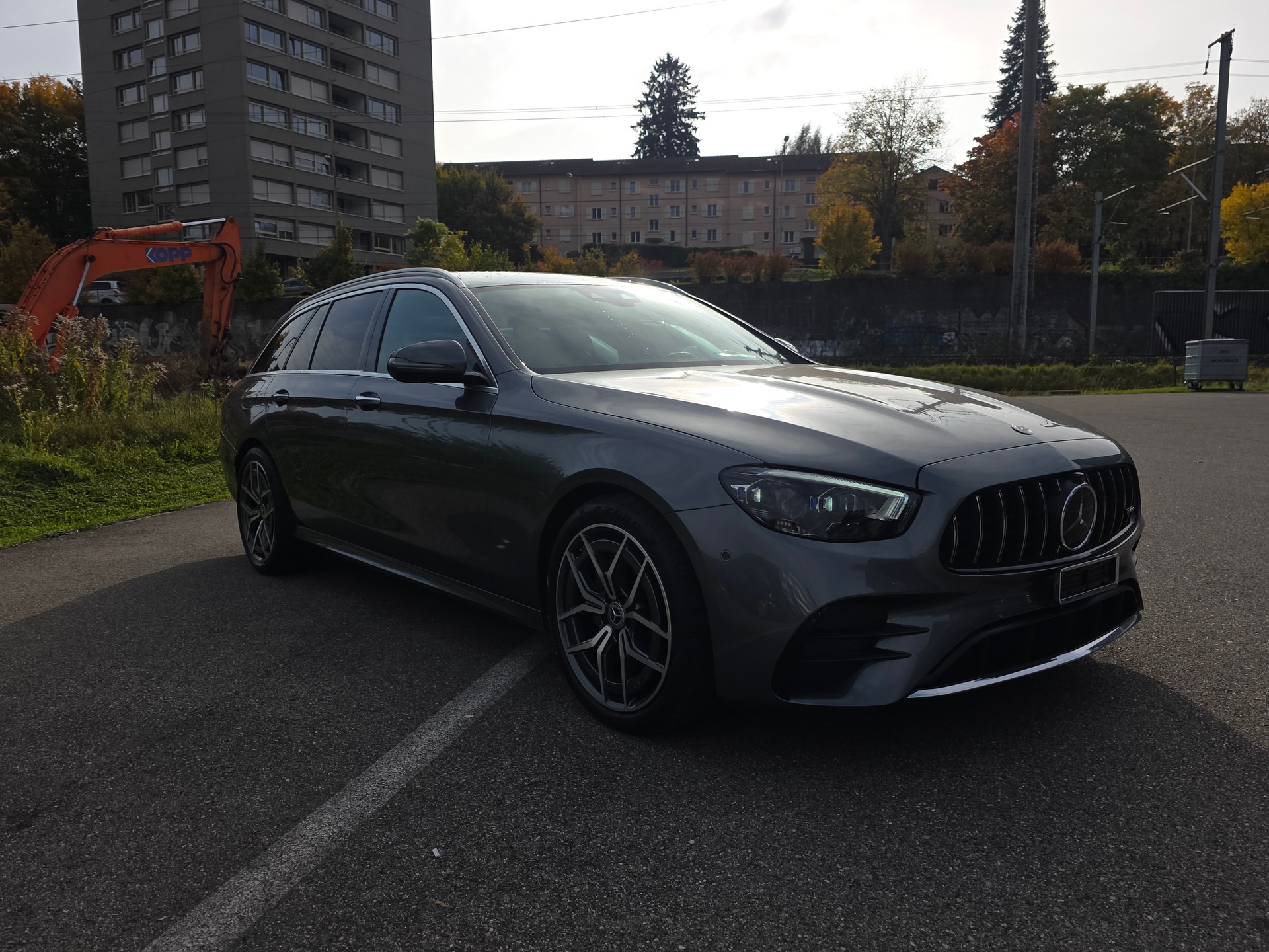 MERCEDES-BENZ E 220 d T AMG Line 4Matic 9G-Tronic-image-2