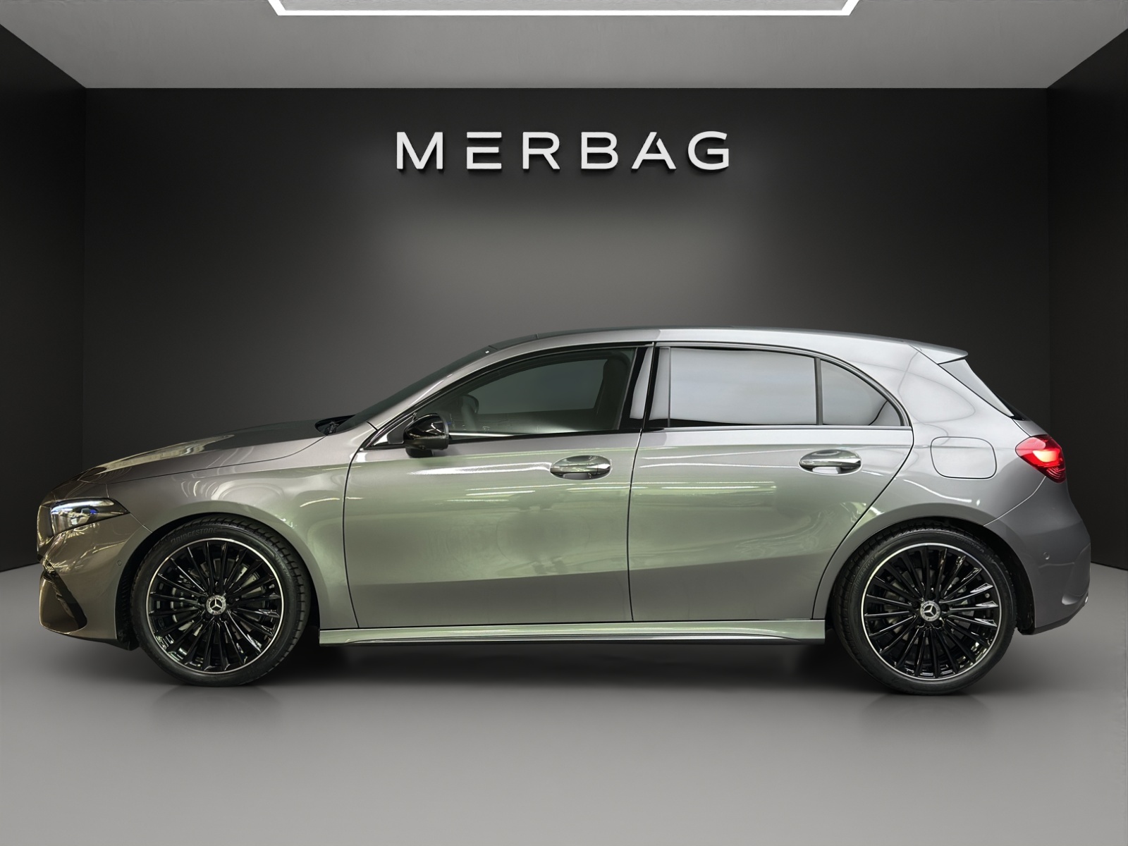 MERCEDES-BENZ A 220 4Matic 8G-DCT-image-2