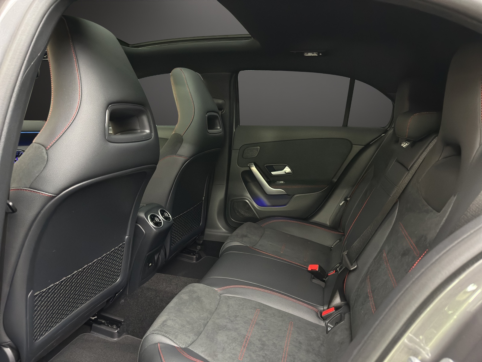 MERCEDES-BENZ A 220 4Matic 8G-DCT-image-10