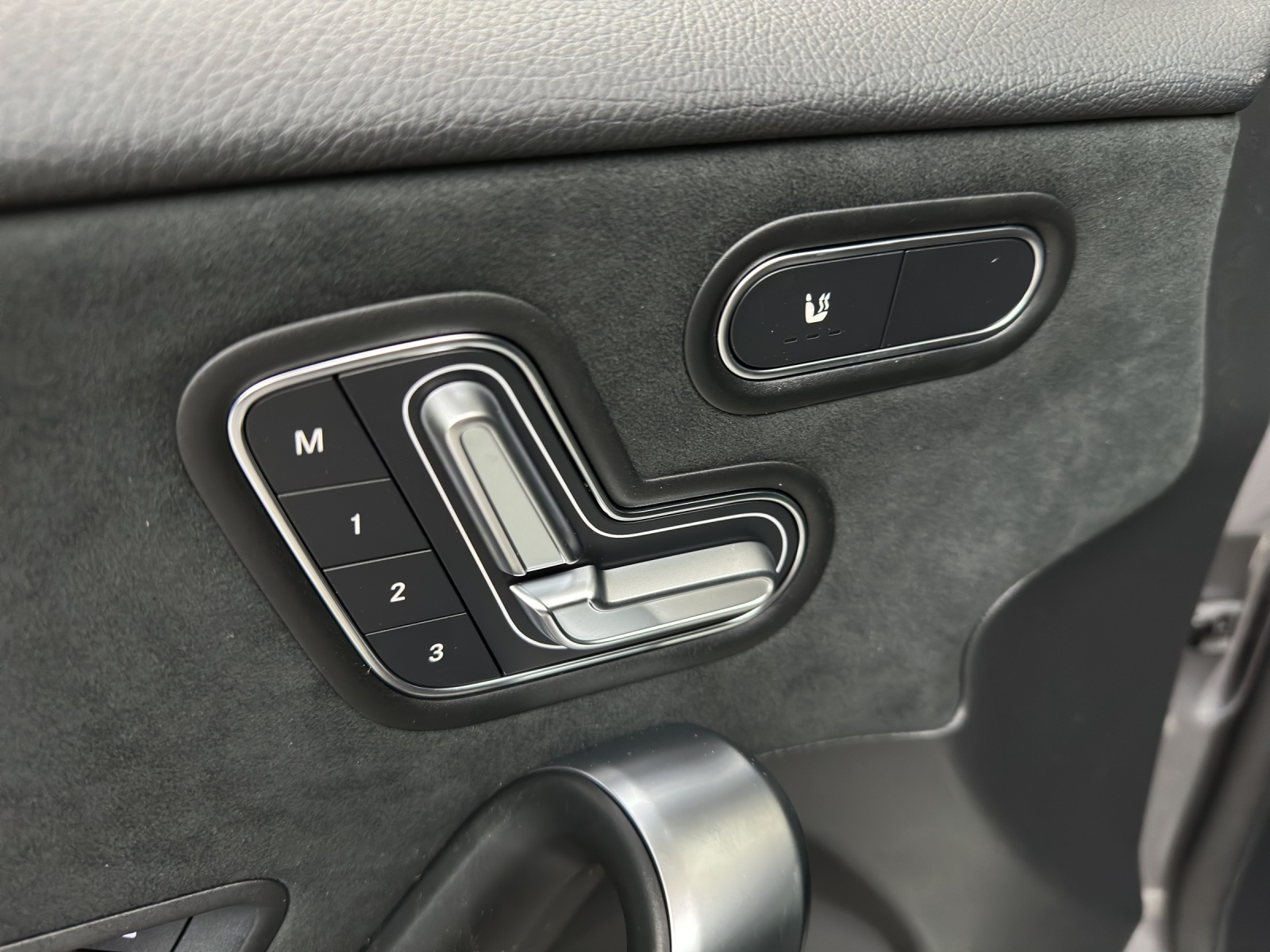 MERCEDES-BENZ A 220 4Matic 8G-DCT-image-9