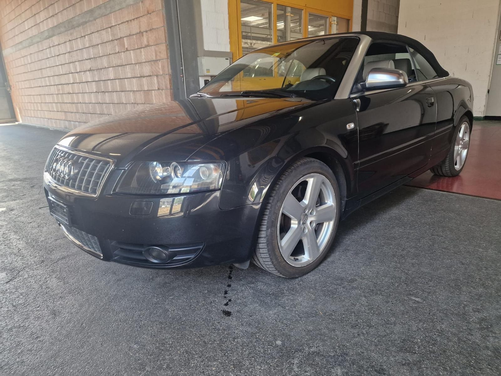 AUDI S4 Cabriolet 4.2 V8 quattro-image-2