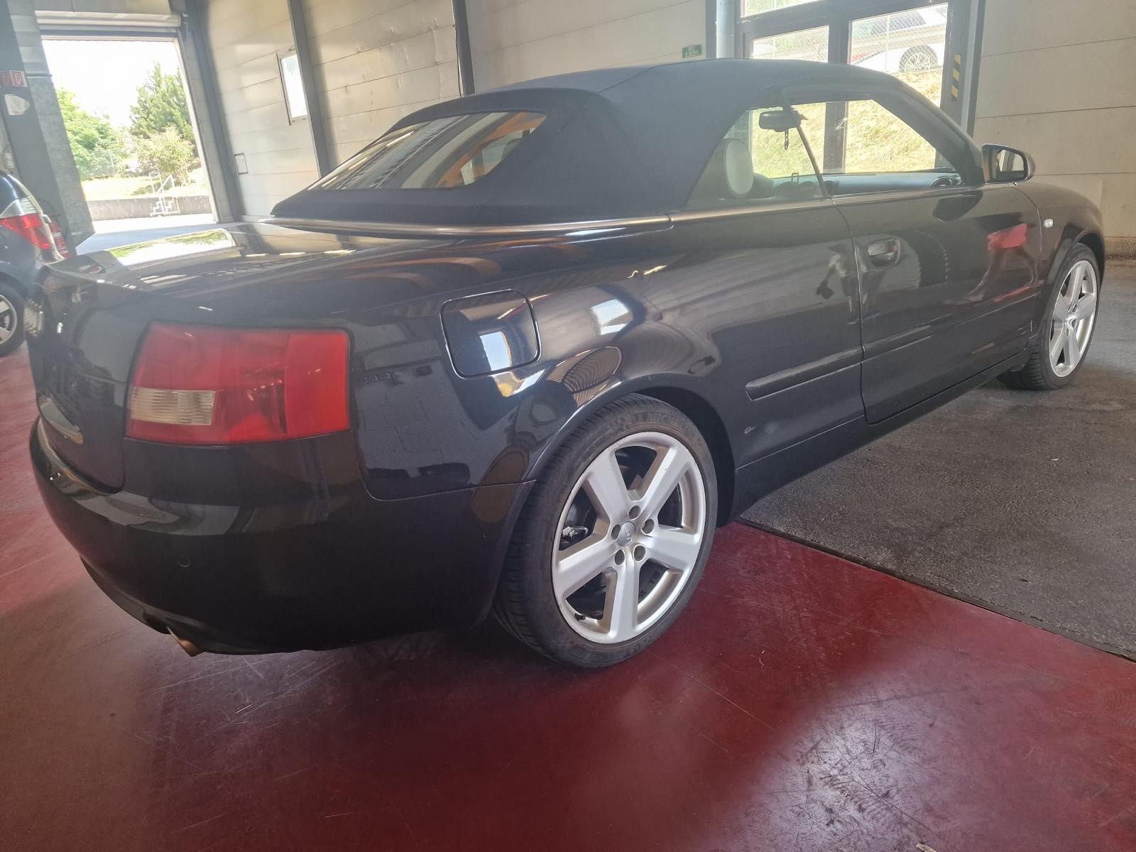 AUDI S4 Cabriolet 4.2 V8 quattro-image-8