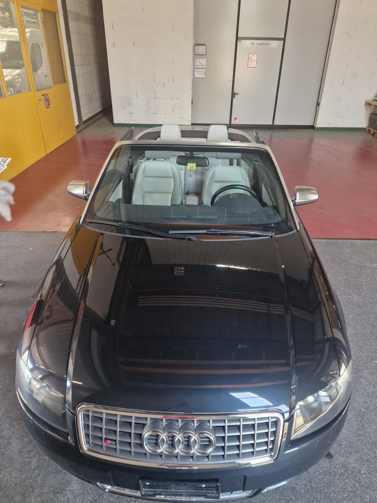 AUDI S4 Cabriolet 4.2 V8 quattro-image-11