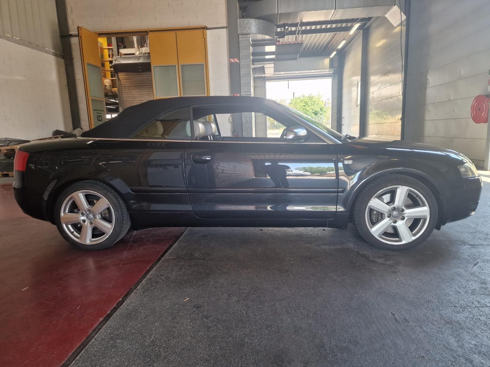 AUDI S4 Cabriolet 4.2 V8 quattro-image-3