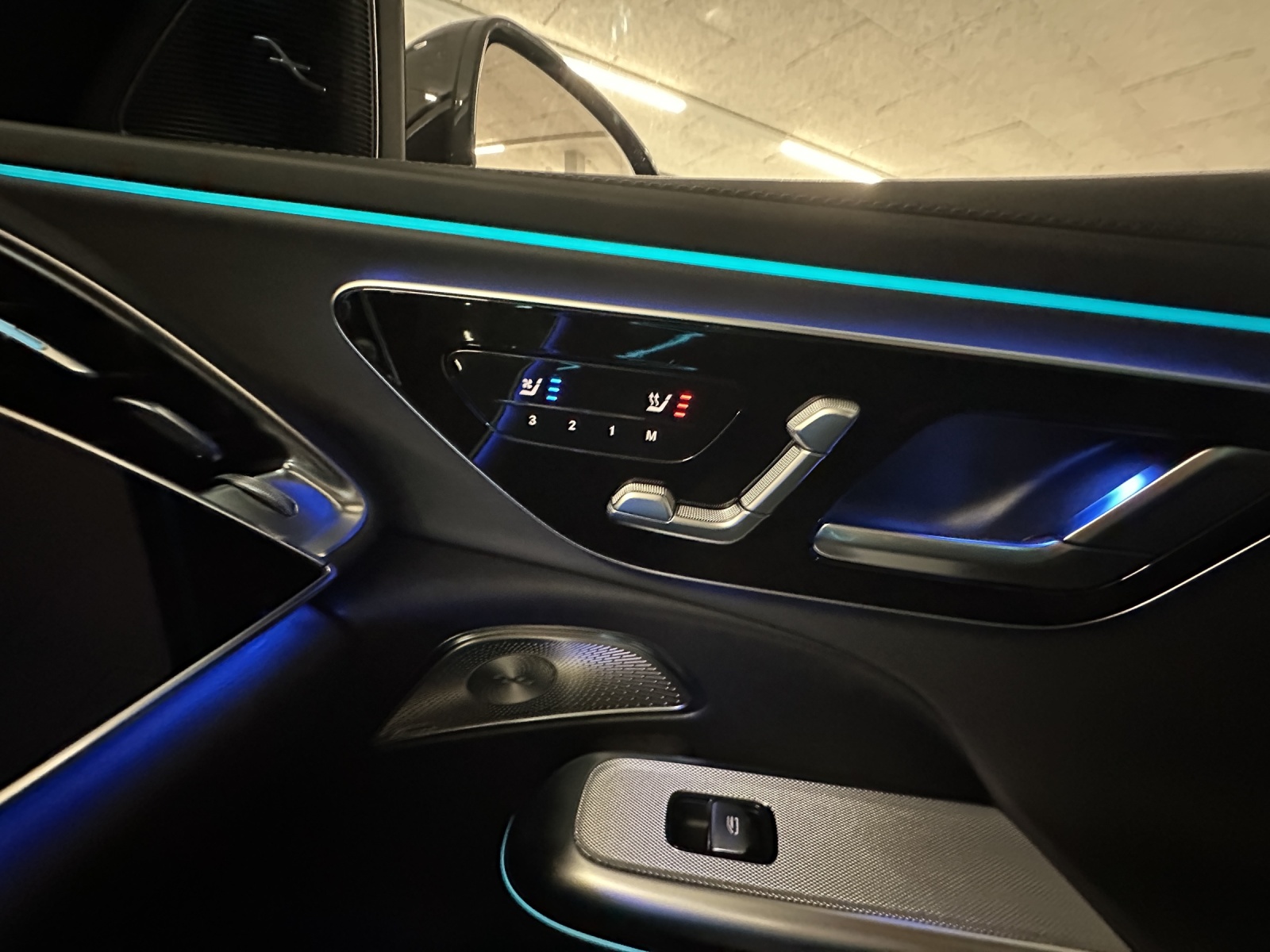 MERCEDES-BENZ E 300 de 4Matic EQ Hybrid 9G-Tronic-image-14