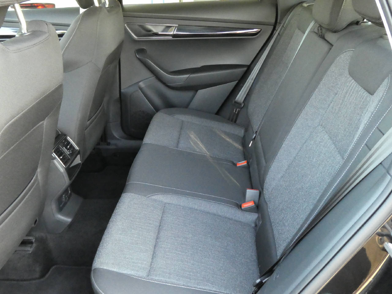 SKODA Karoq 2.0 TDI Style 4x4 DSG-image-9