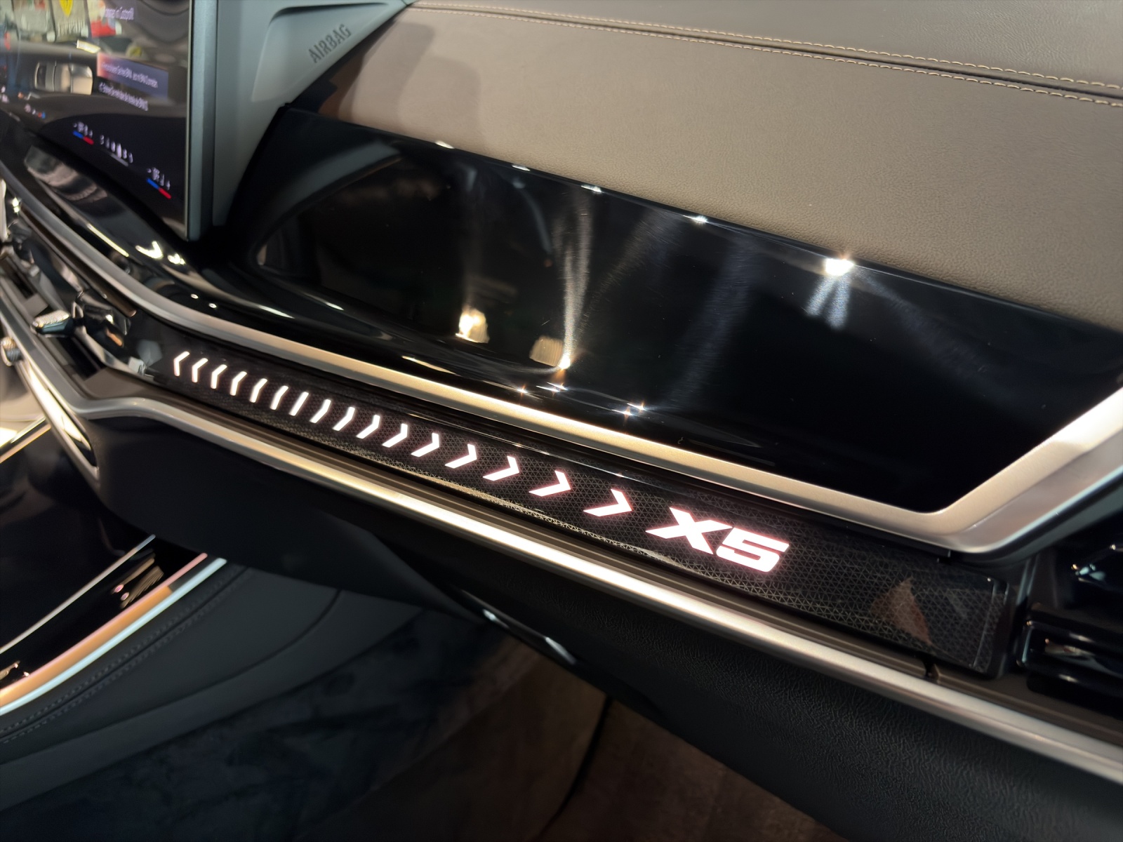 BMW X5 xDrive 48V 40d M Sport Pro Steptronic-image-17