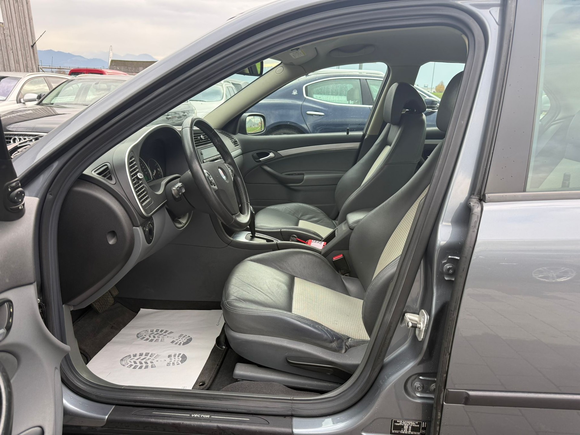 SAAB 9-3 1.9 TiD Vector Sport Automatic-image-10