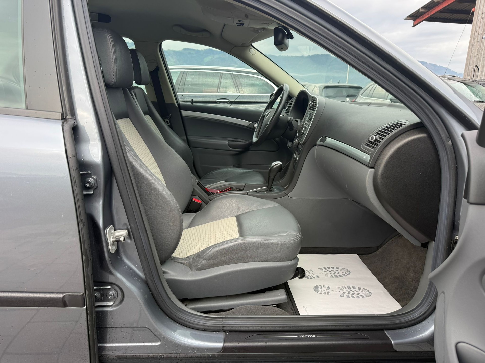 SAAB 9-3 1.9 TiD Vector Sport Automatic-image-12