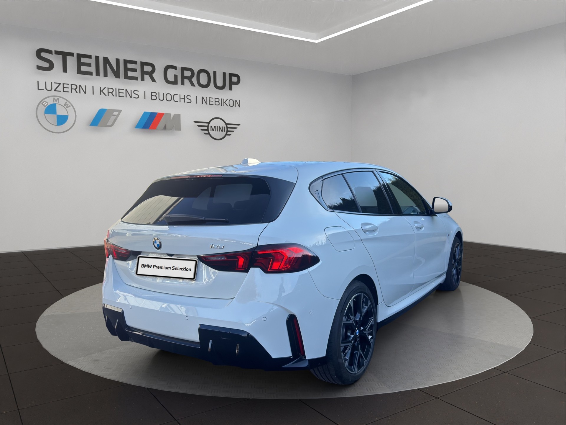 BMW 123 xDrive M Sport Steptronic-image-4