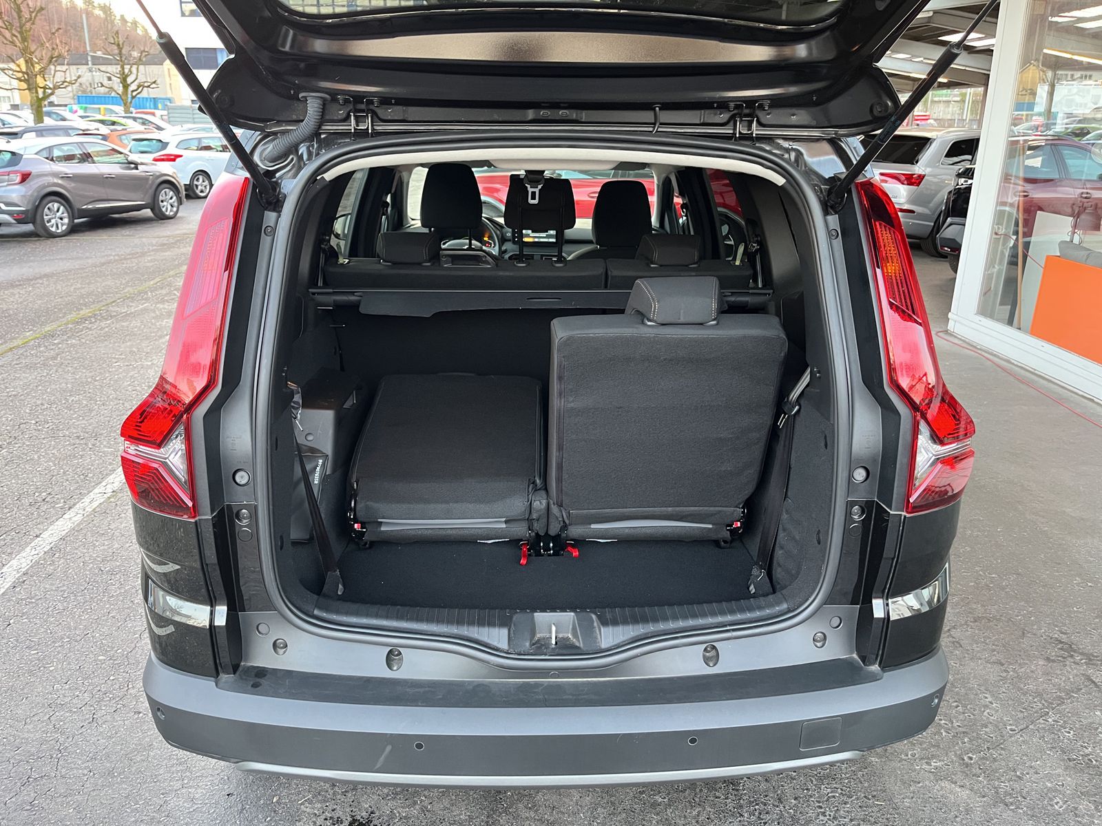 DACIA Jogger HEV 140 Extreme-image-10