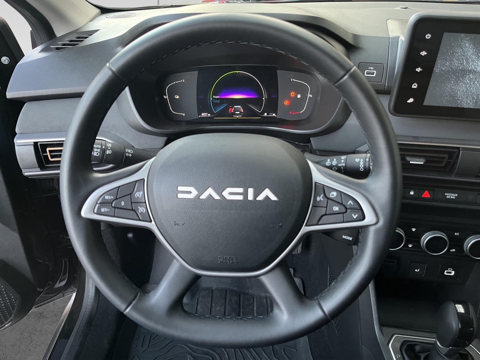 DACIA Jogger HEV 140 Extreme-image-8