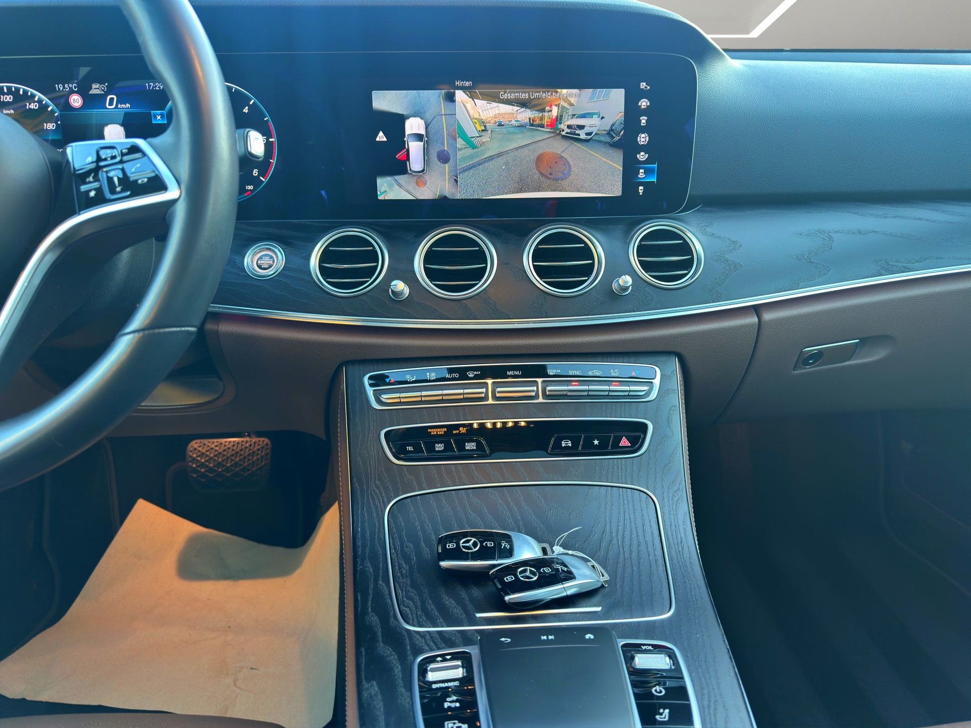 MERCEDES-BENZ E 220 d T 4Matic Avantgarde 9G-Tronic-image-12