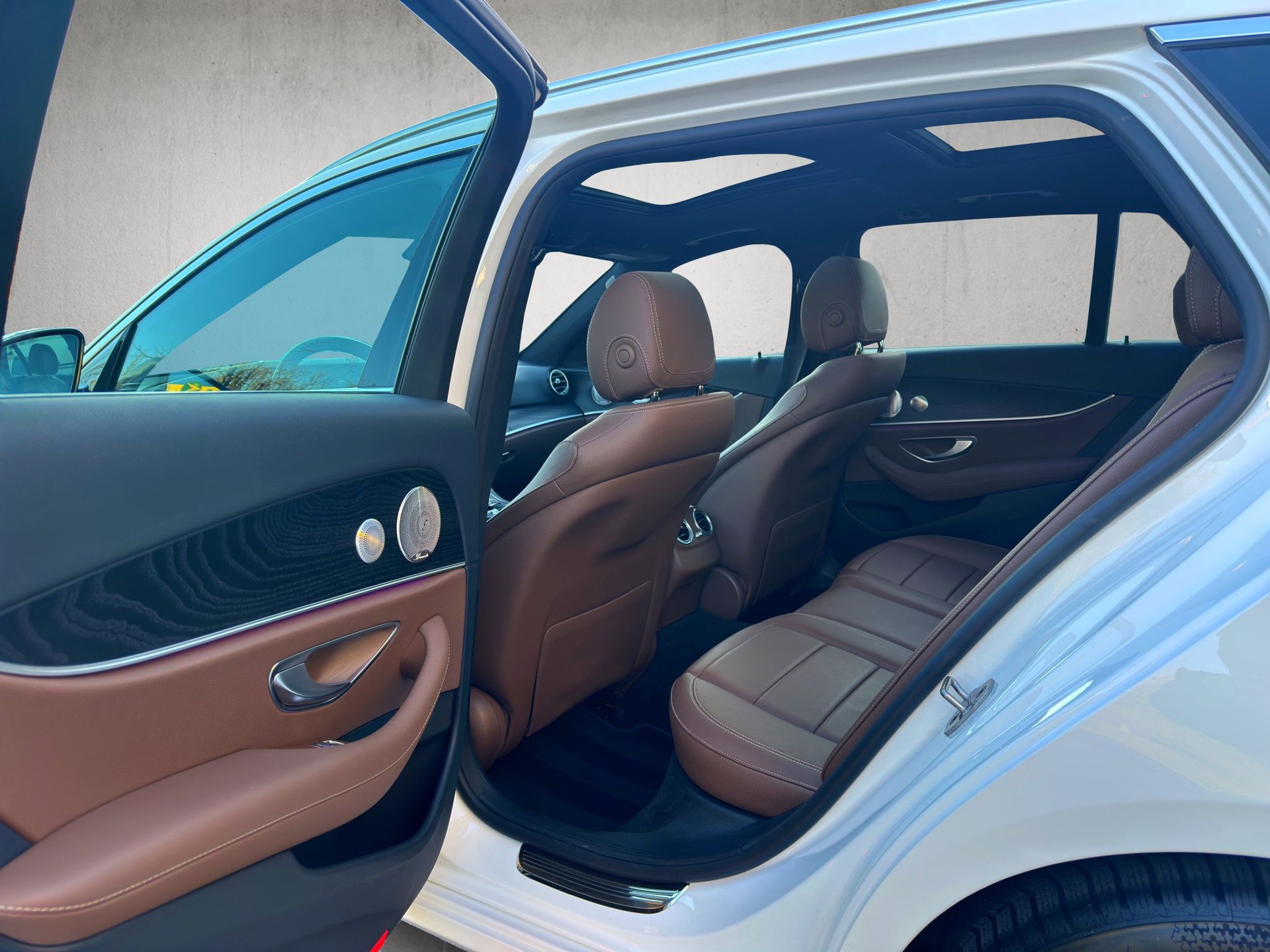 MERCEDES-BENZ E 220 d T 4Matic Avantgarde 9G-Tronic-image-9