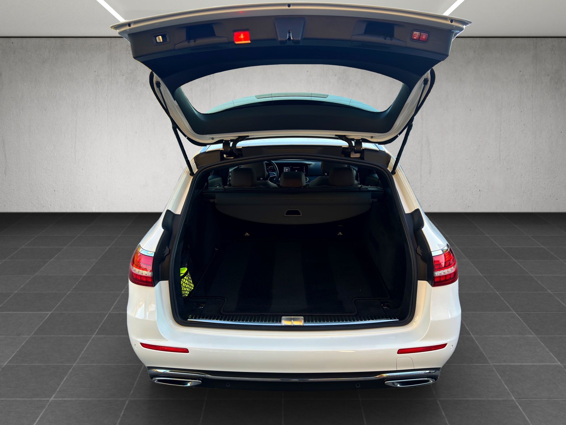 MERCEDES-BENZ E 220 d T 4Matic Avantgarde 9G-Tronic-image-4