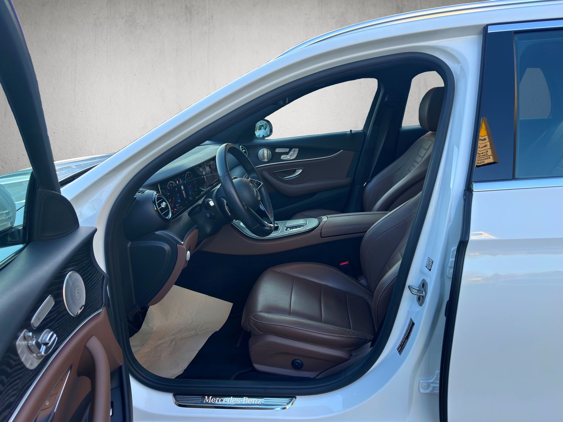 MERCEDES-BENZ E 220 d T 4Matic Avantgarde 9G-Tronic-image-5