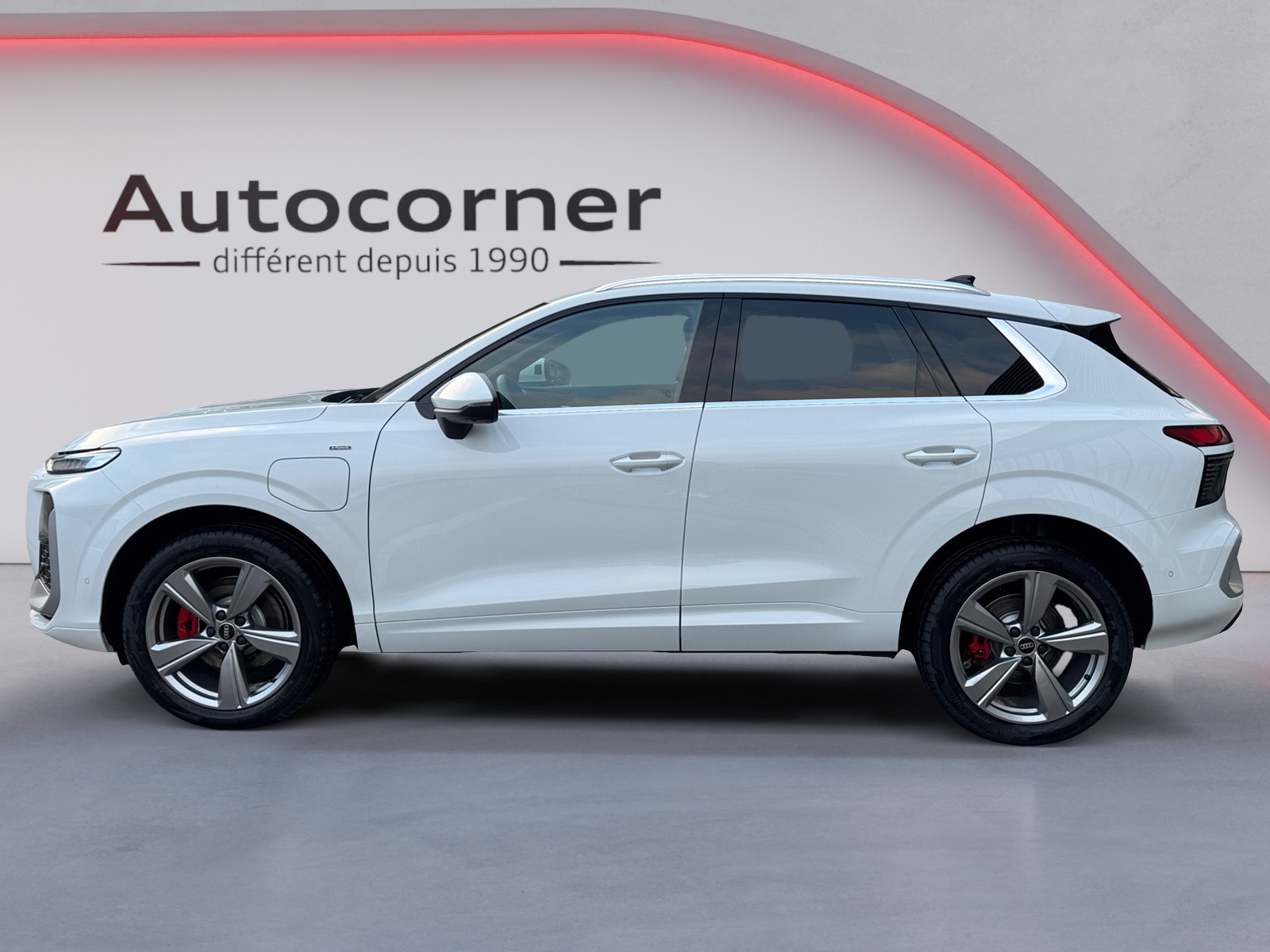 AUDI Q3 SUV e-hybrid 200 kW S tronig-image-1