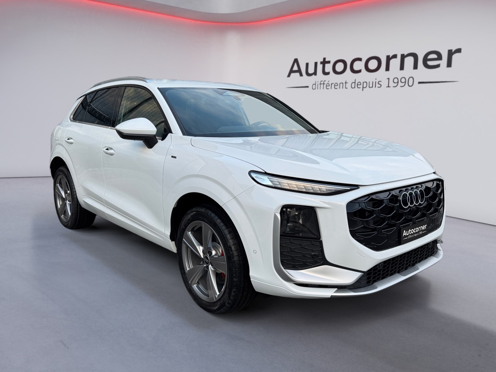 AUDI Q3 SUV e-hybrid 200 kW S tronig-image-0