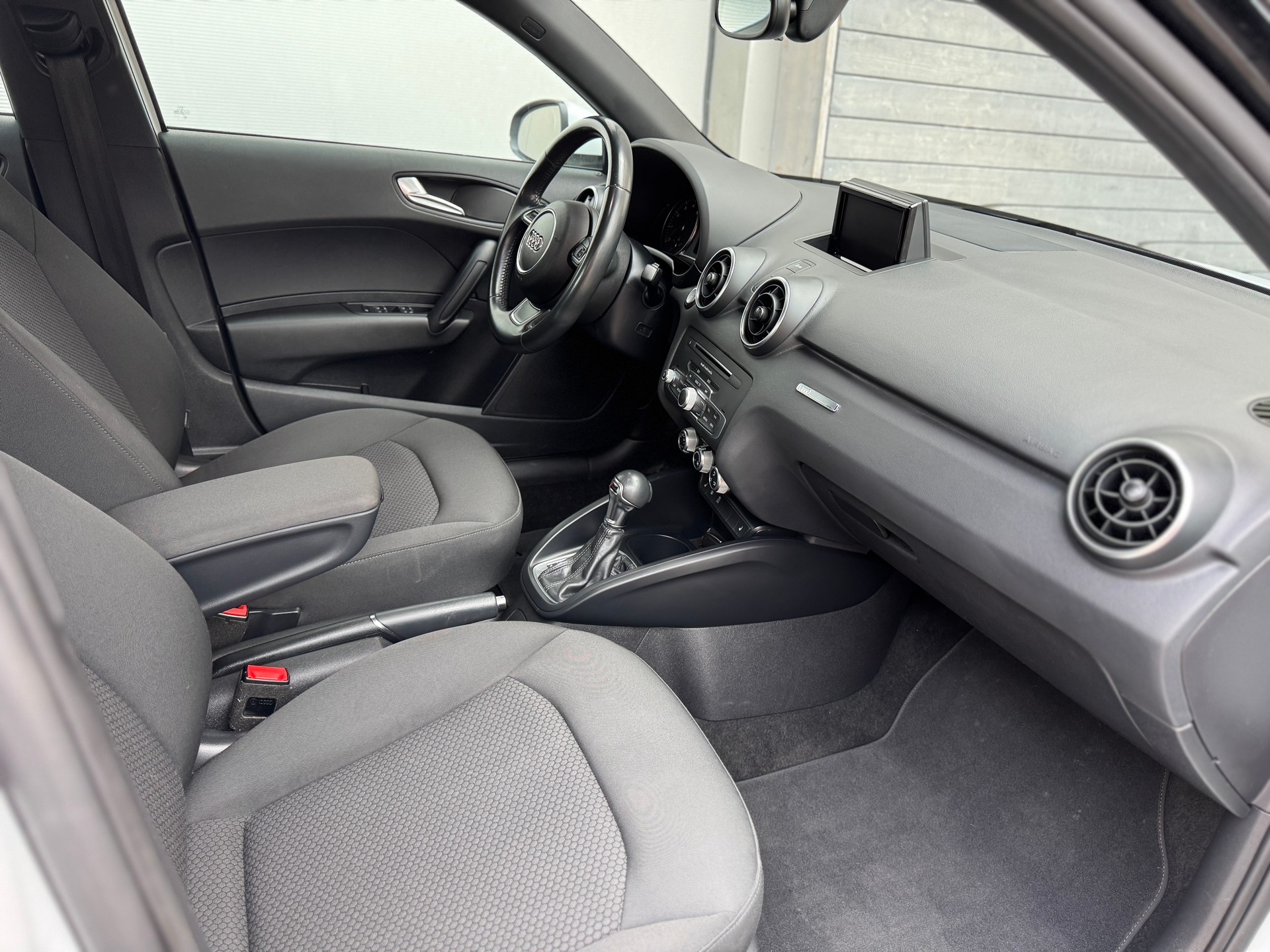 AUDI A1 Sportback 1.0 TFSI S-tronic-image-10