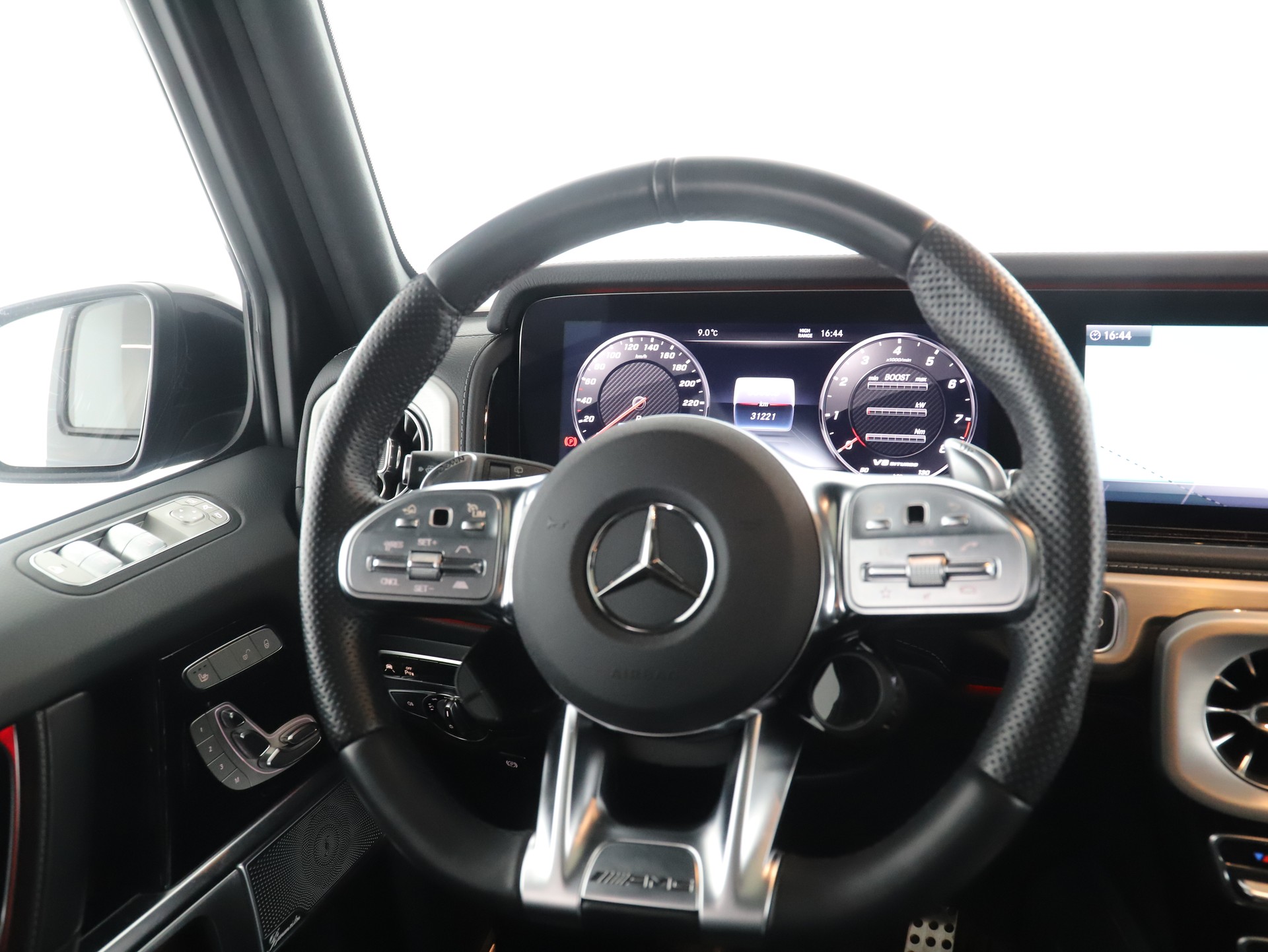 MERCEDES-BENZ G 63 AMG-image-12