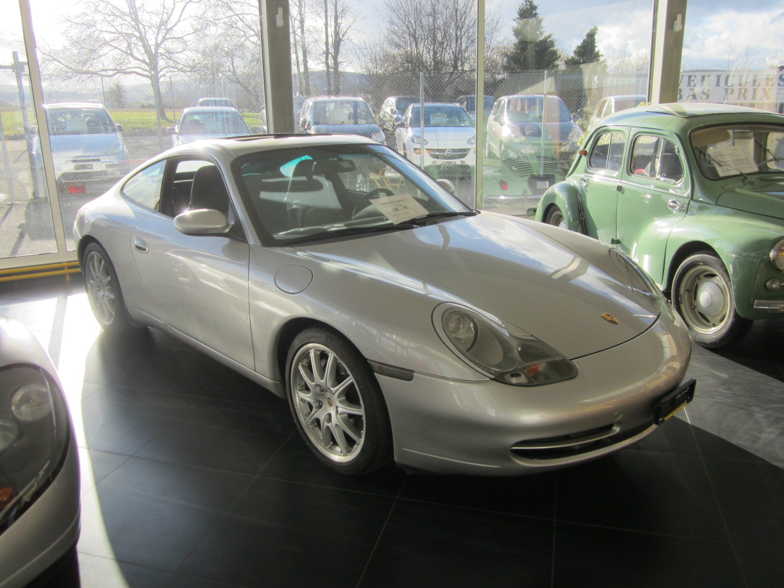 PORSCHE 911 Carrera 4-image-0