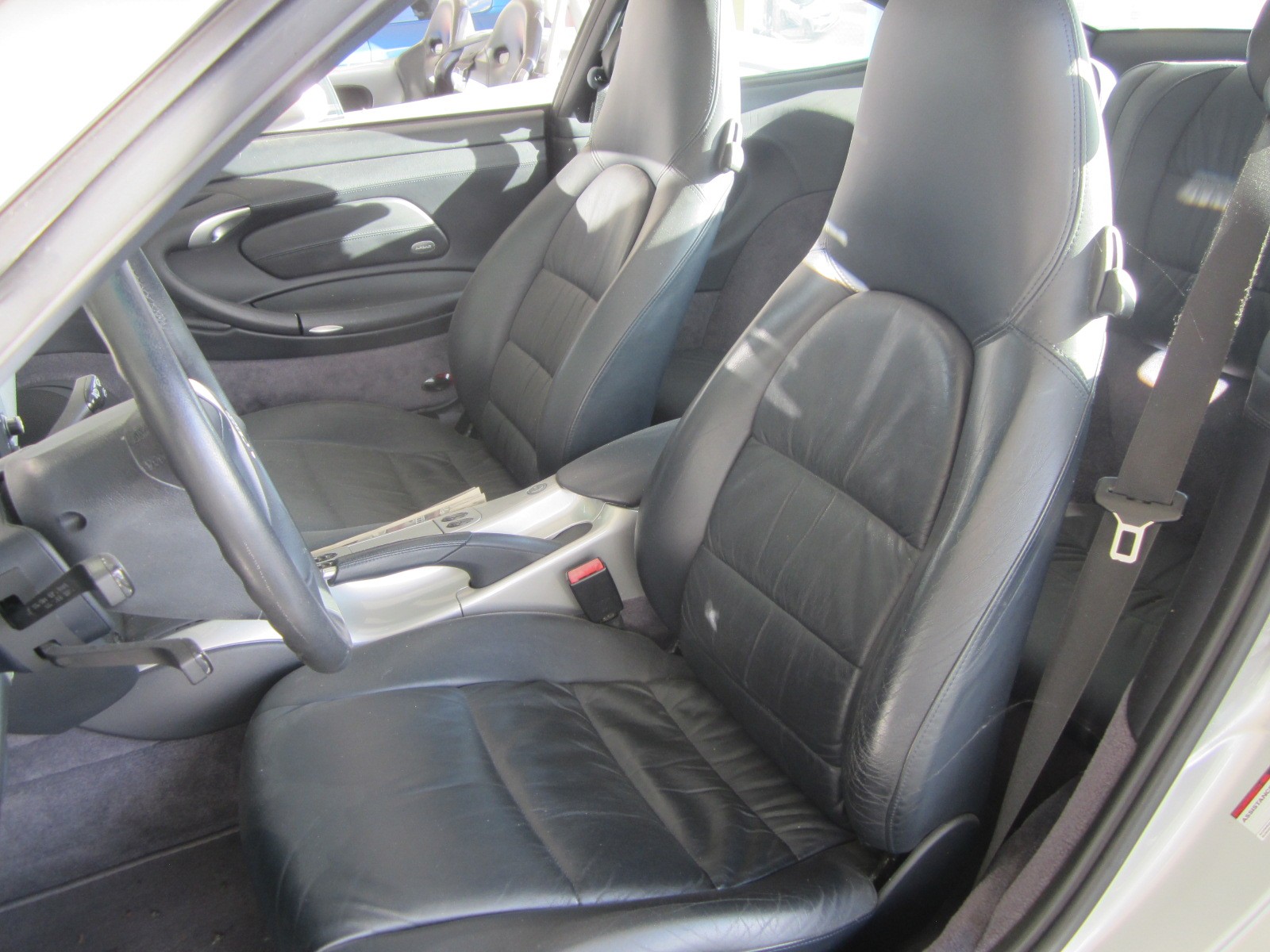 PORSCHE 911 Carrera 4-image-4