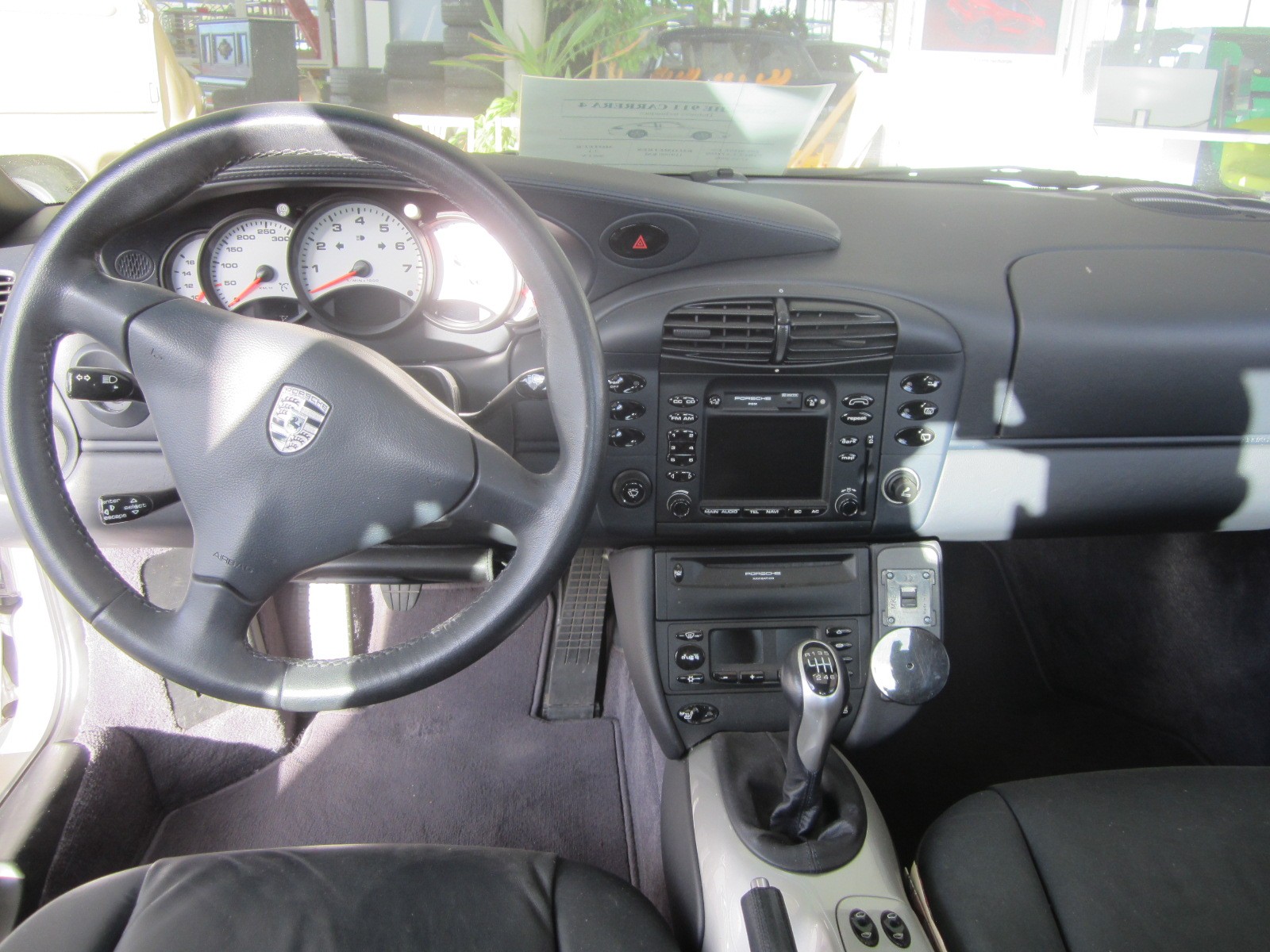 PORSCHE 911 Carrera 4-image-5