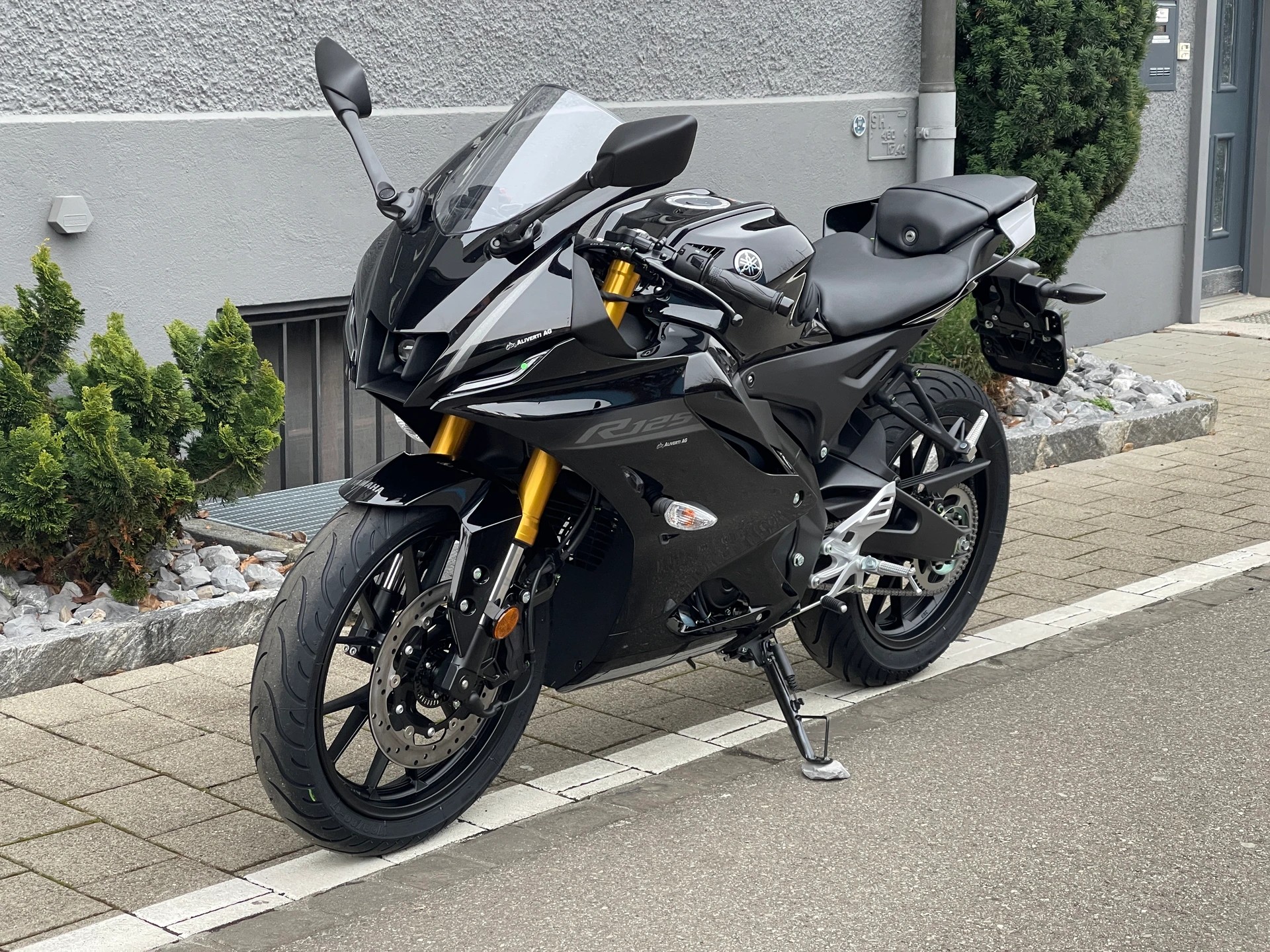 YAMAHA R125 2026-showroom-element-1