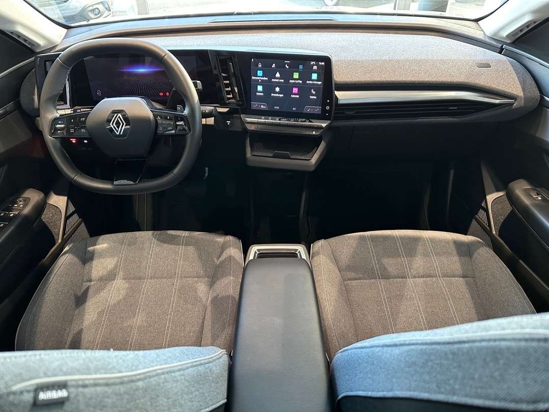 RENAULT Mégane E-TECH Equlibre-image-11