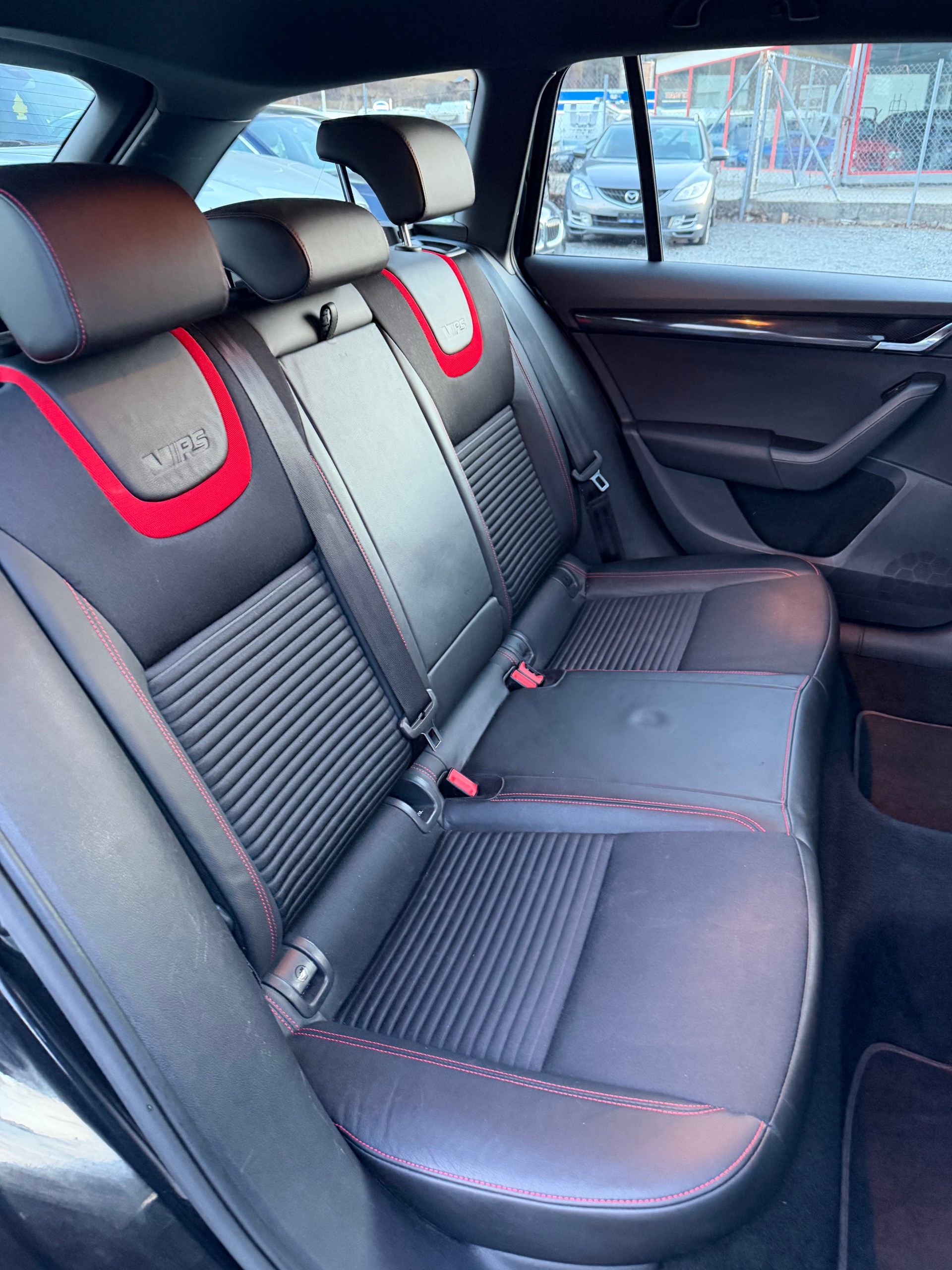 SKODA Octavia Combi 2.0 TDI RS 4x4 DSG-image-8