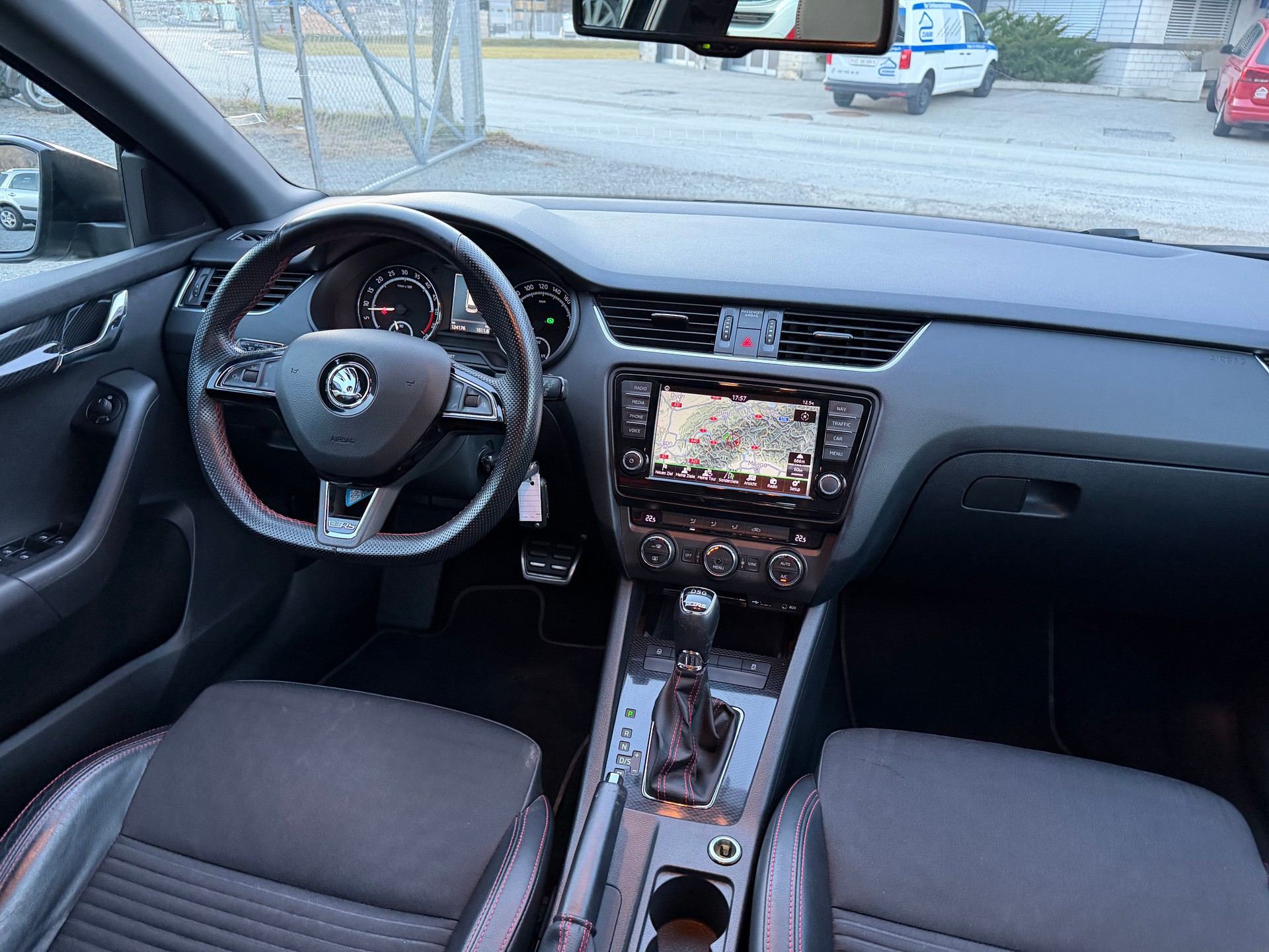 SKODA Octavia Combi 2.0 TDI RS 4x4 DSG-image-6