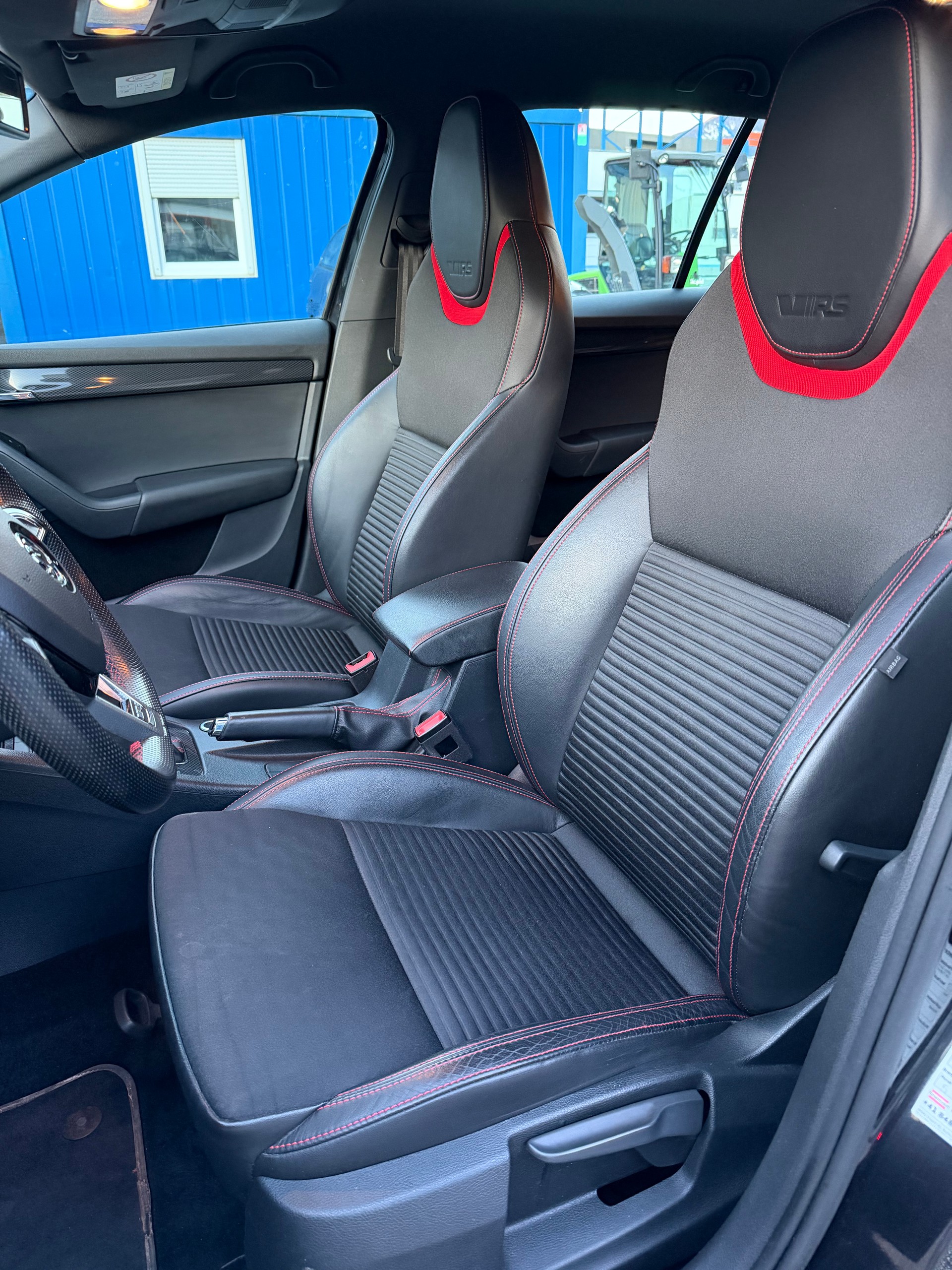 SKODA Octavia Combi 2.0 TDI RS 4x4 DSG-image-7