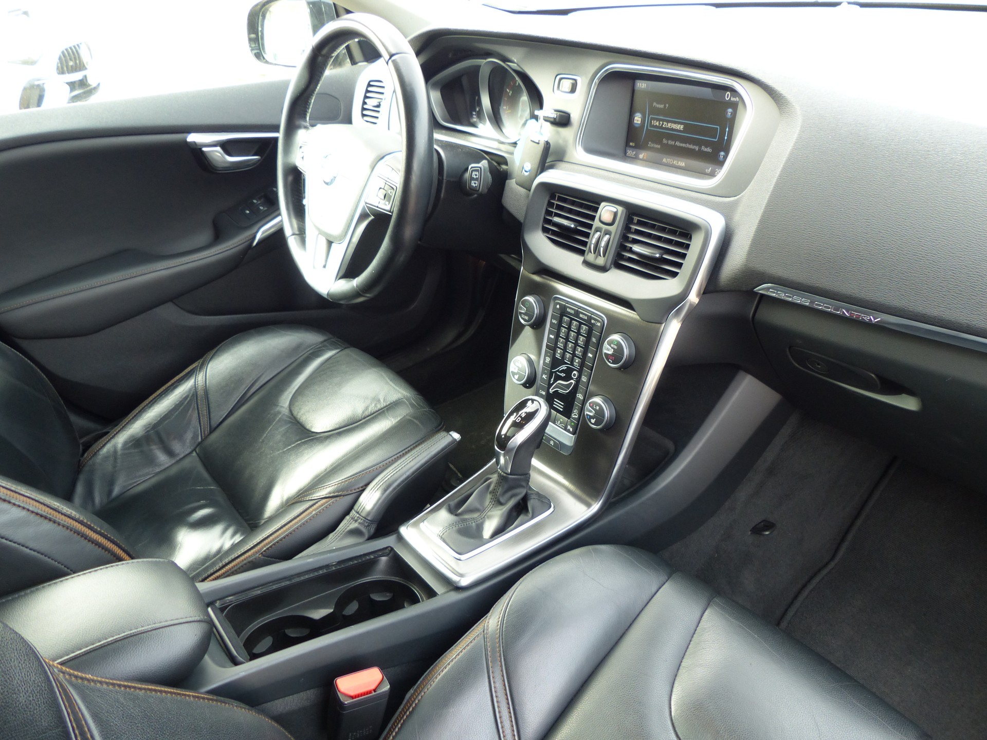 VOLVO V40 Cross Country T4 2.0 AWD Summum Geartronic-image-21