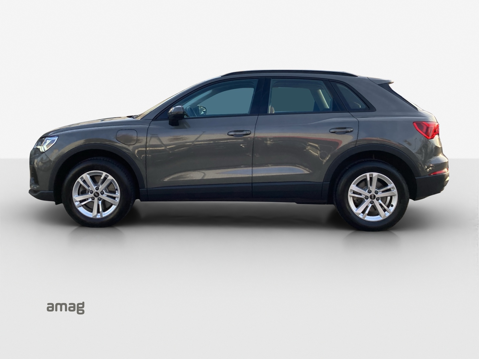 AUDI Q3 45 TFSI e S-tronic-image-1
