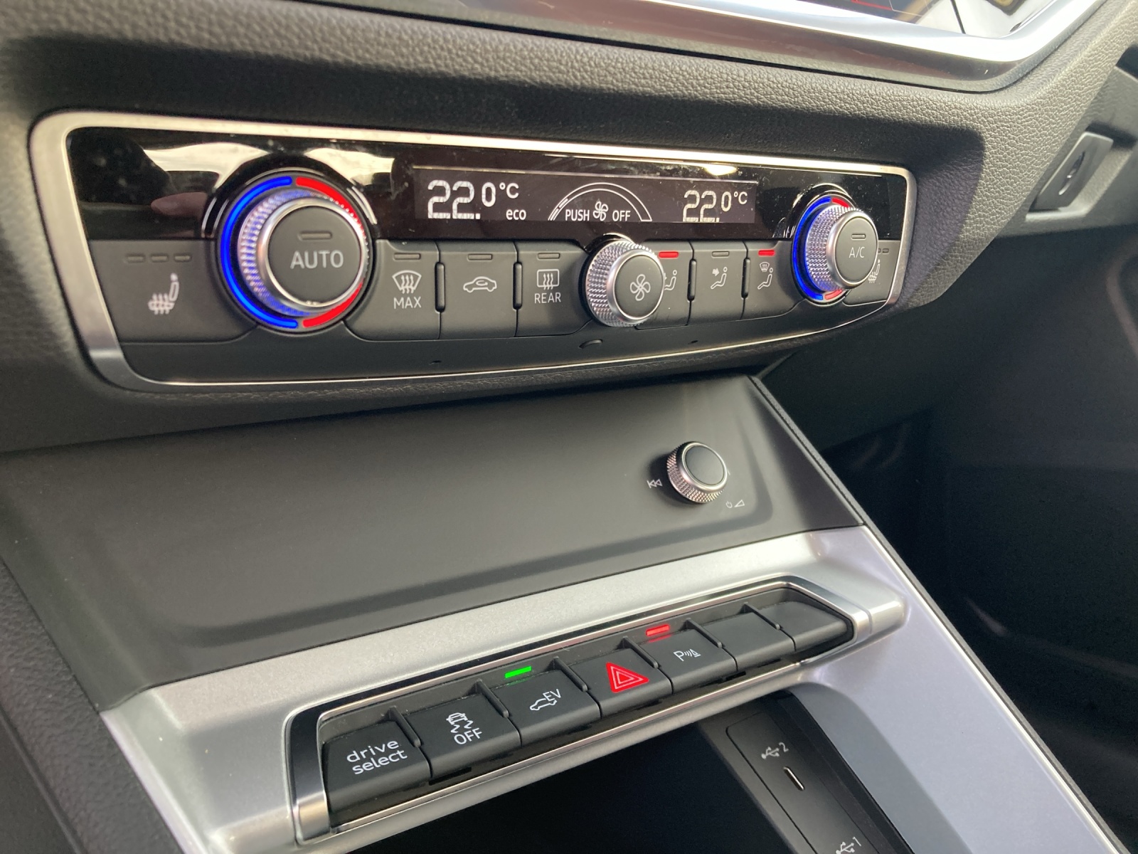 AUDI Q3 45 TFSI e S-tronic-image-16