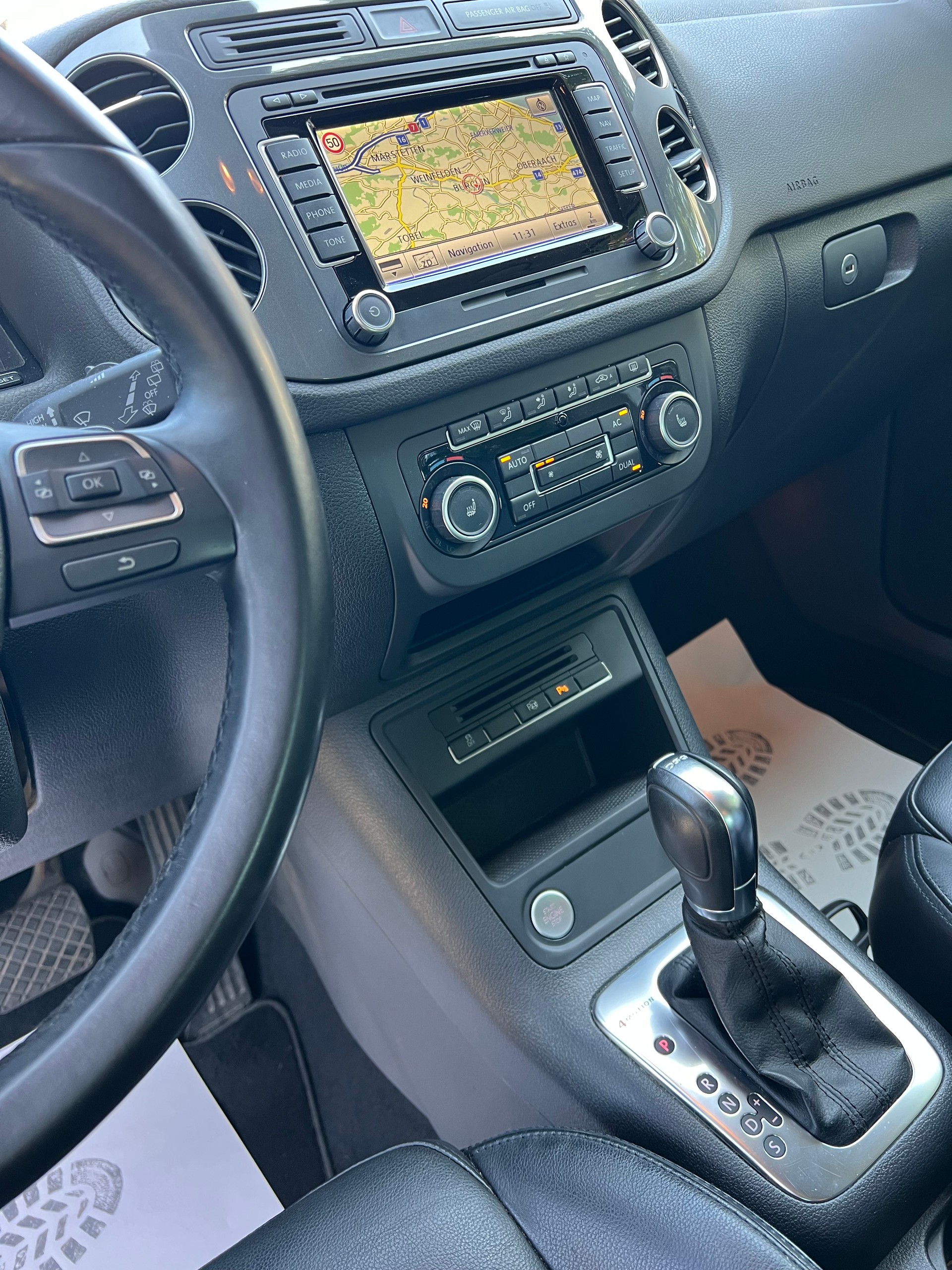 VW Tiguan 2.0 TSI Sport&Style 4Motion DSG Ledersitze-image-11