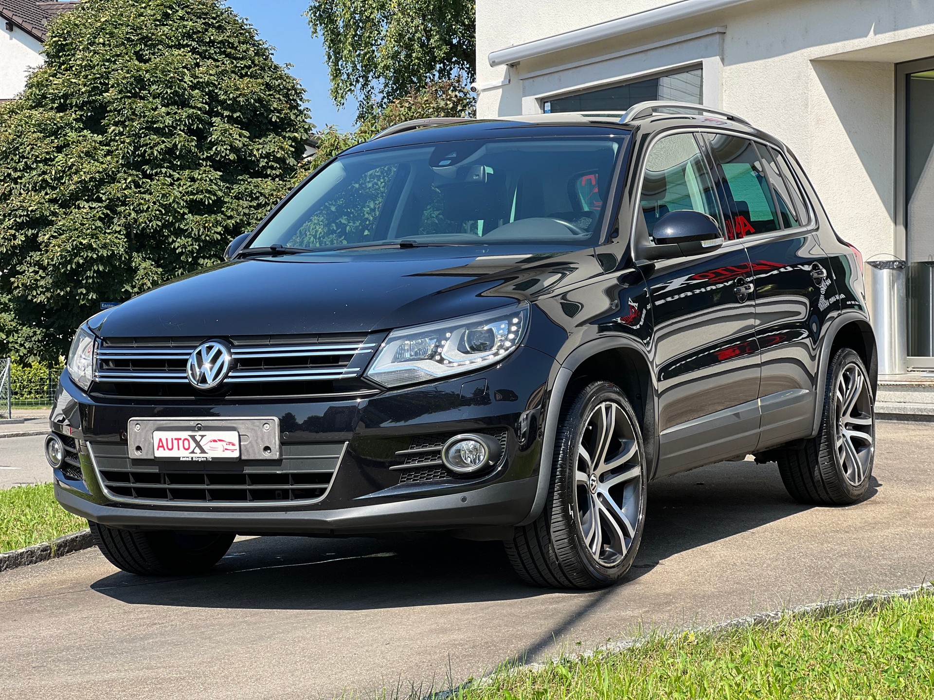 VW Tiguan 2.0 TSI Sport&Style 4Motion DSG Ledersitze-image-1