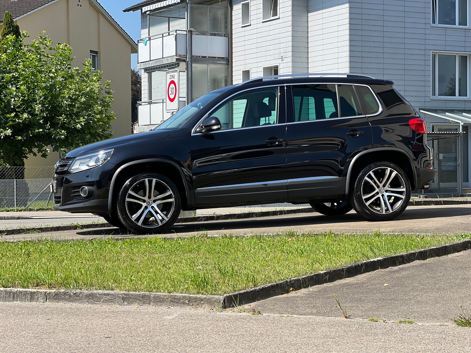 VW Tiguan 2.0 TSI Sport&Style 4Motion DSG Ledersitze-image-4