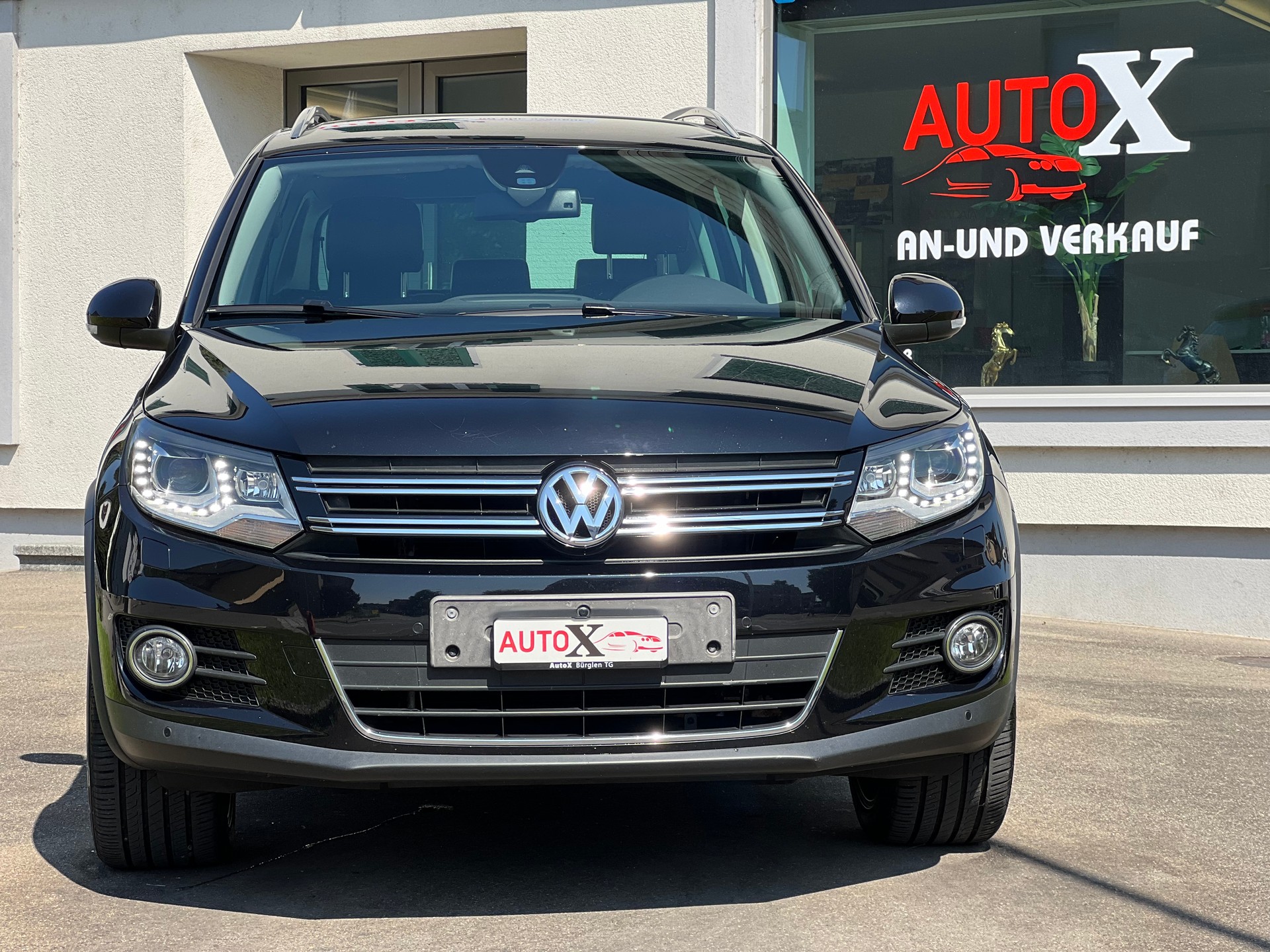 VW Tiguan 2.0 TSI Sport&Style 4Motion DSG Ledersitze-image-2